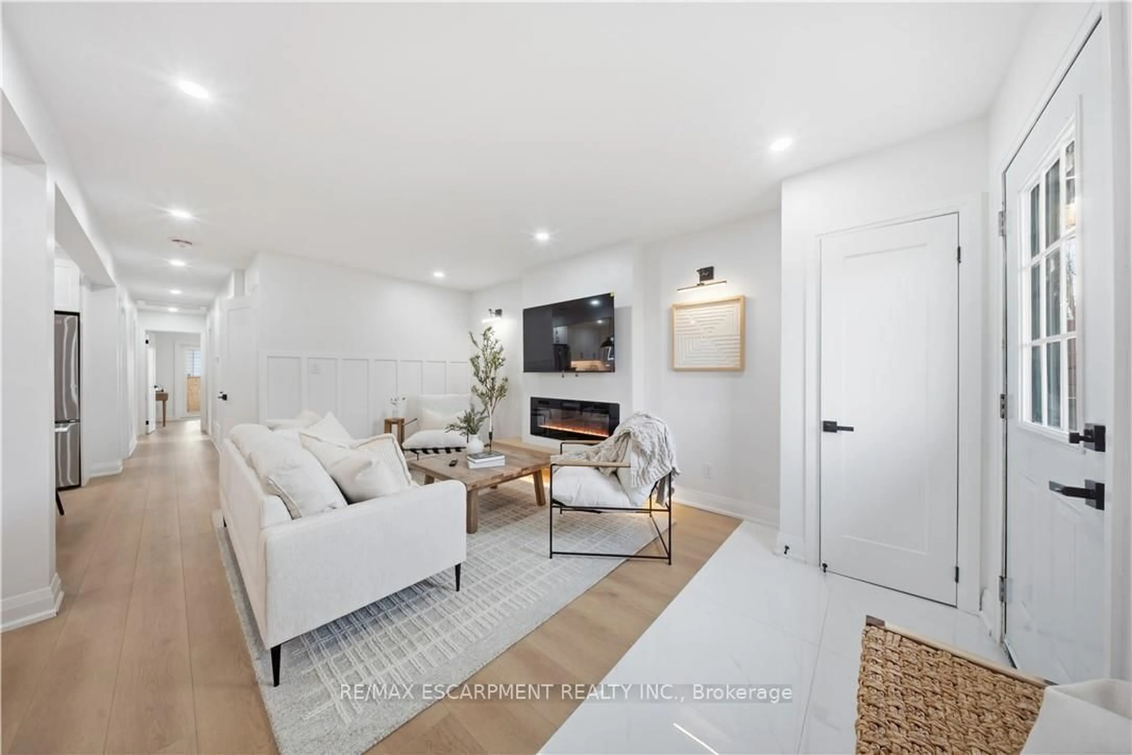 Living room with furniture, unknown for 11 Garside Ave, Hamilton Ontario L8G 4A8