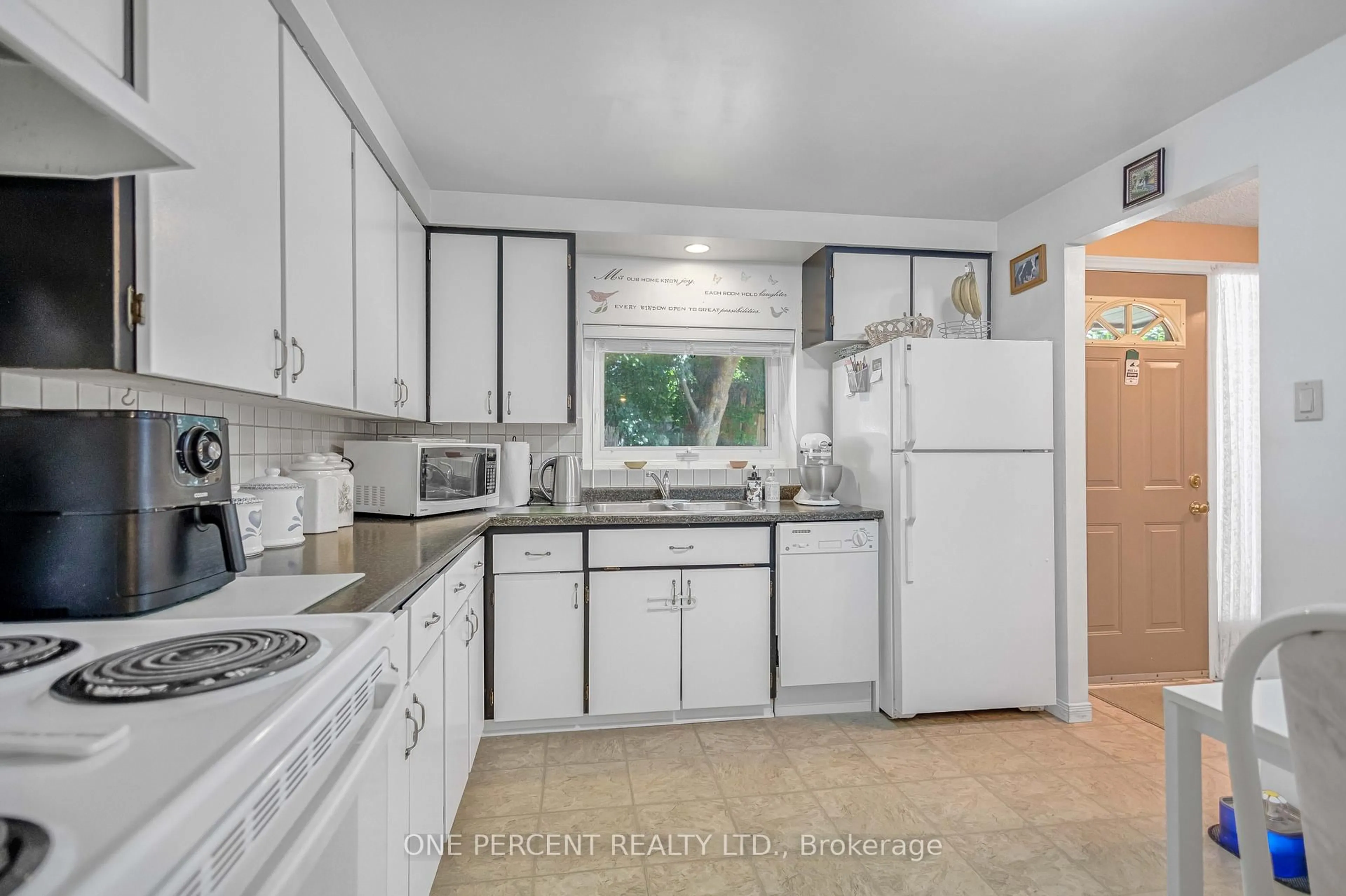 Standard kitchen, ceramic/tile floor for 215 Glamis Rd #40, Cambridge Ontario N1R 6V8