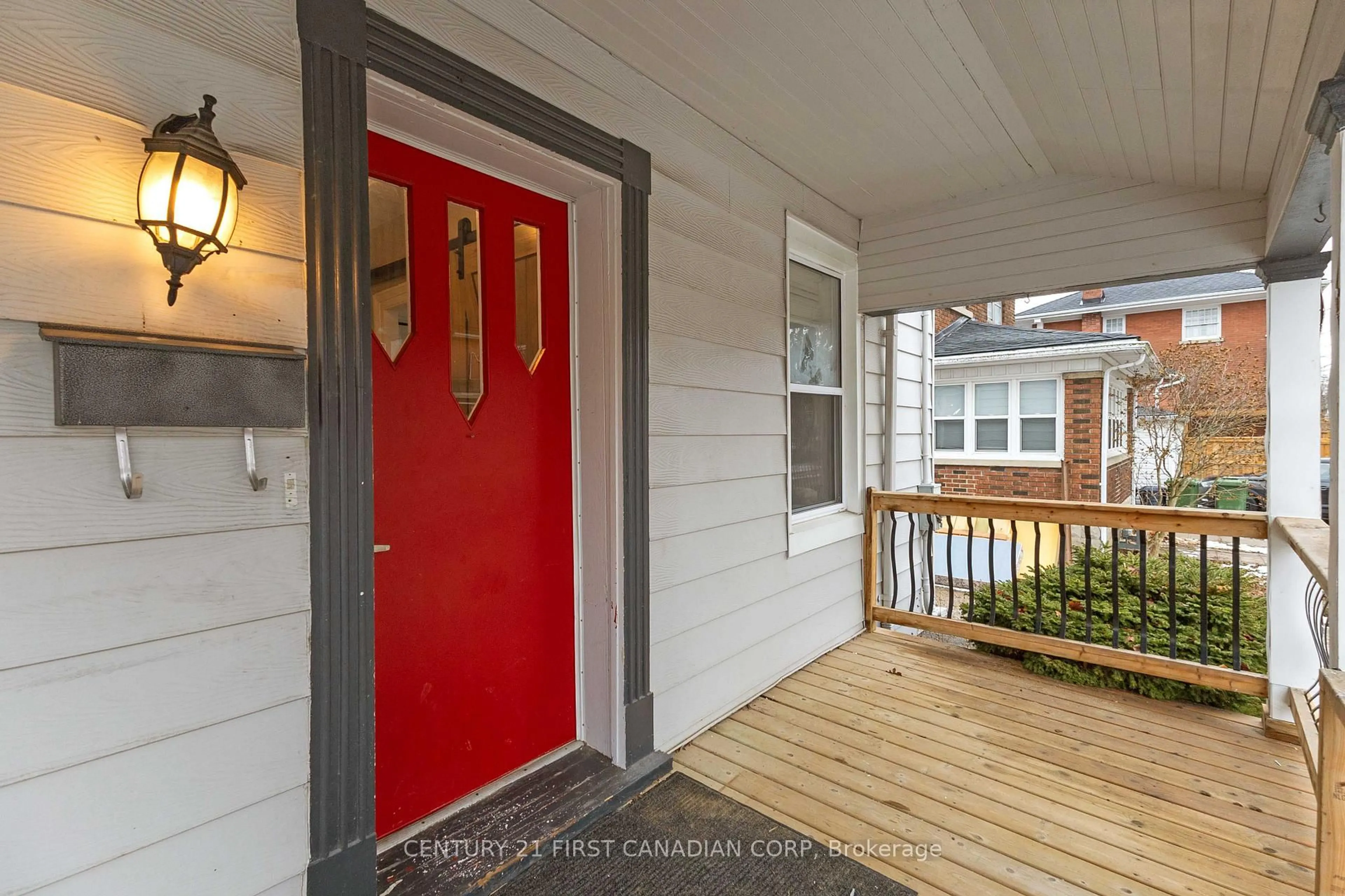 Indoor entryway for 23 Mitchell St, St. Thomas Ontario N5R 2T6