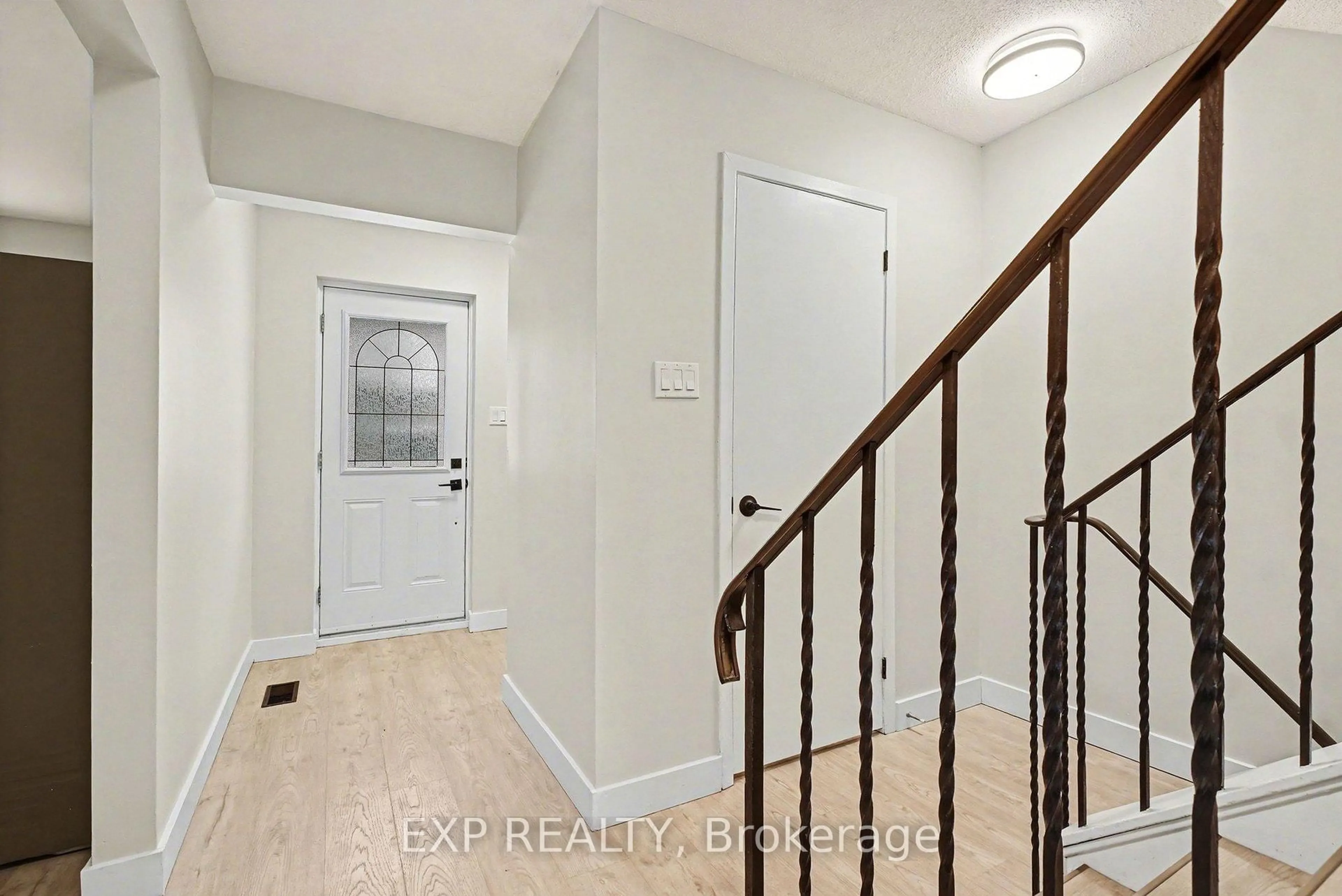 Indoor entryway for 2336 Orient Park Dr #61, Ottawa Ontario K2V 0J2