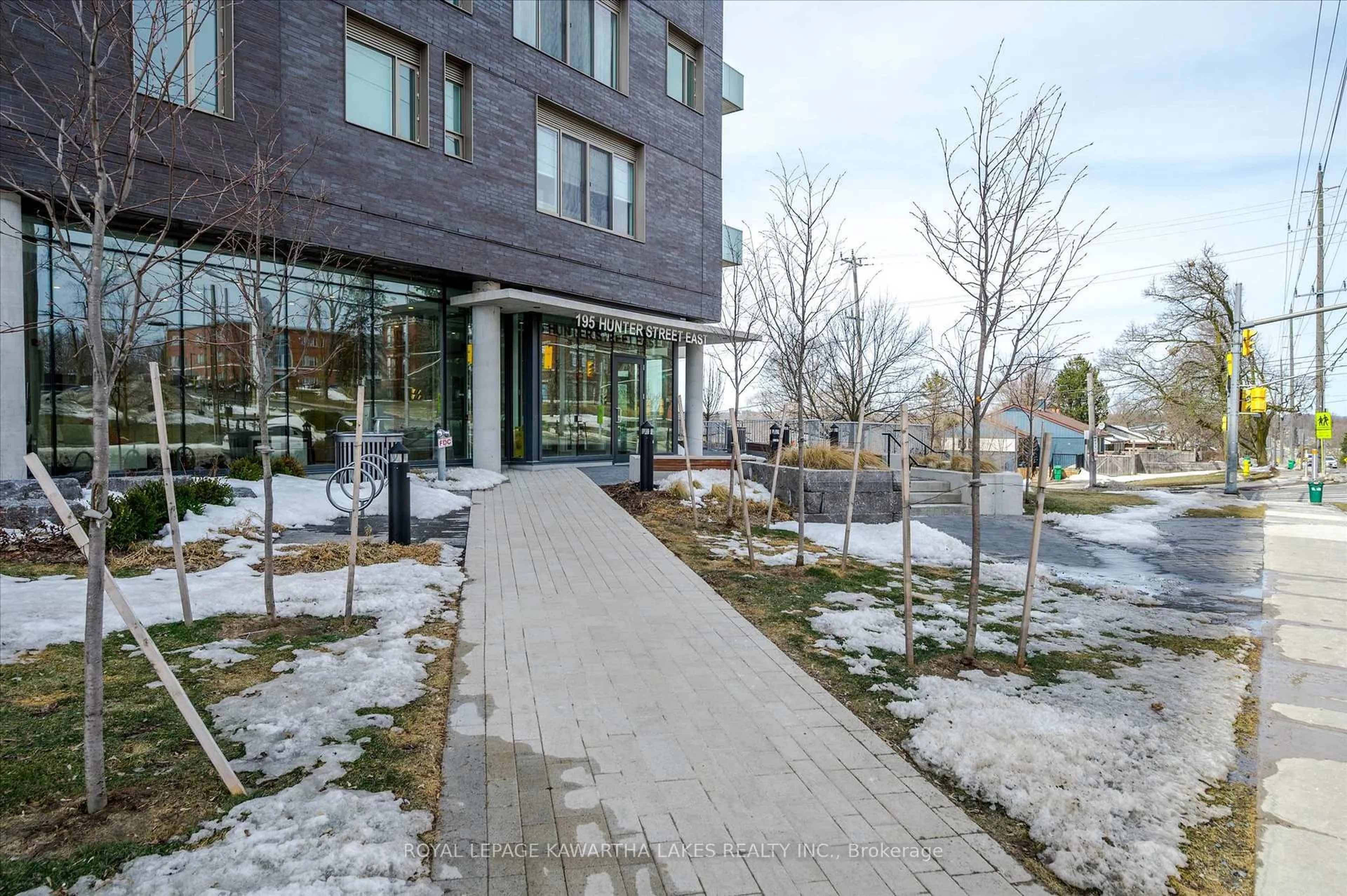 Patio, street for 195 HUNTER St #404, Peterborough Ontario K9H 1G9