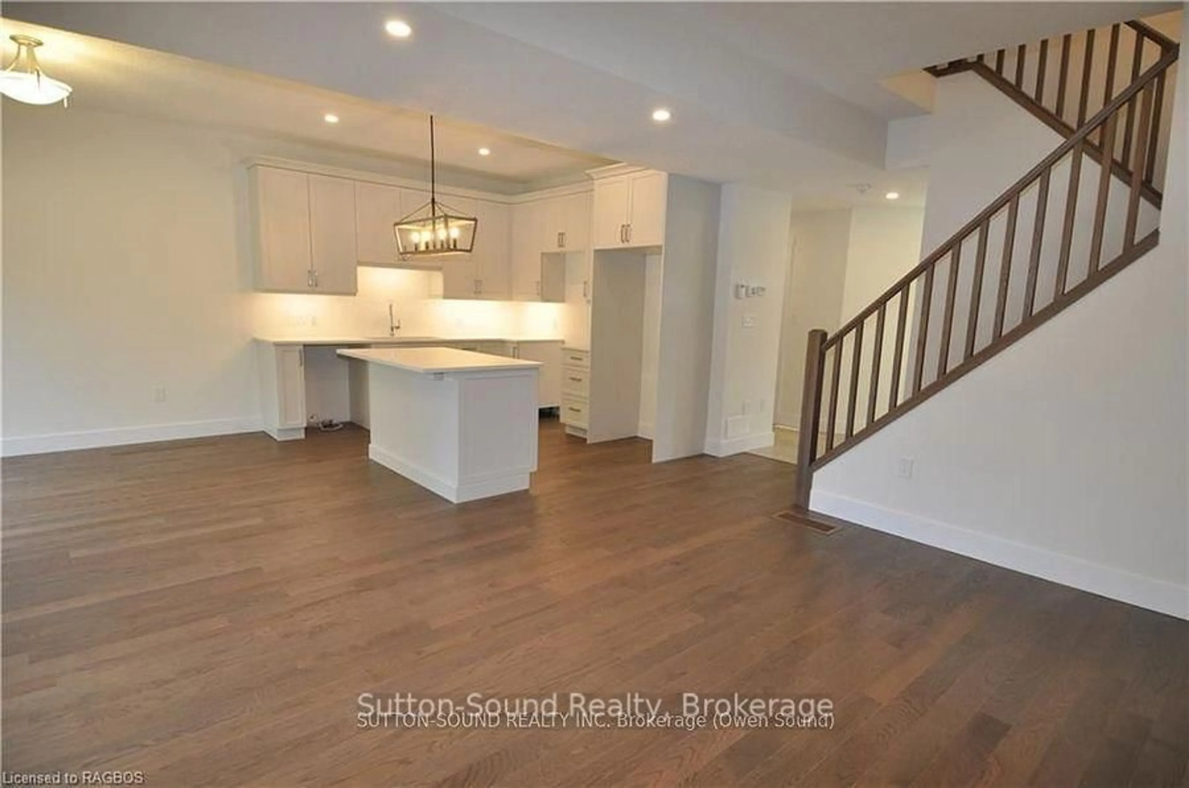 Open concept kitchen, unknown for 642 8th St, Owen Sound Ontario N4K 5N3