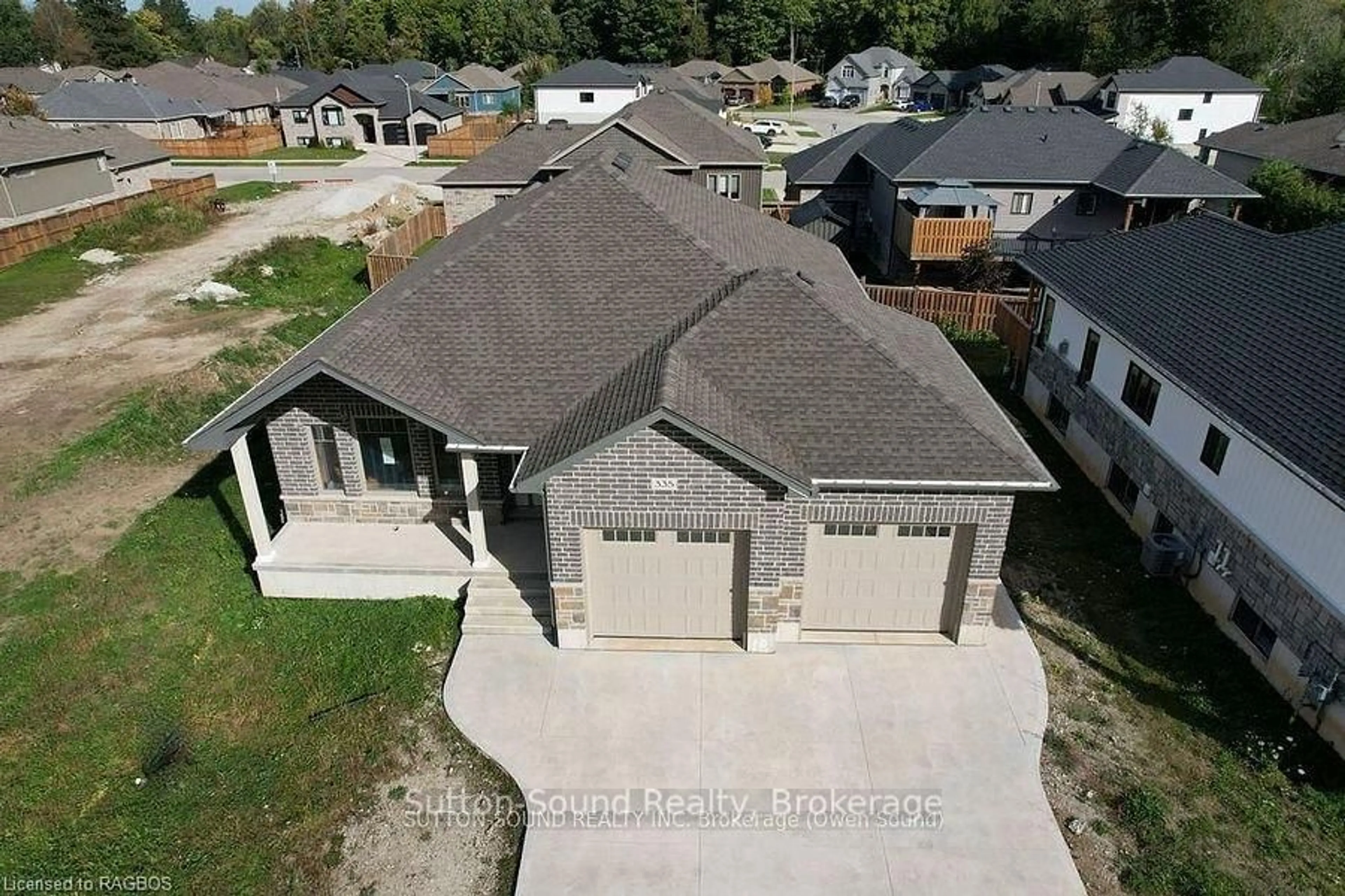 A pic from outside/outdoor area/front of a property/back of a property/a pic from drone, street for 335 6th Ave, Owen Sound Ontario N4K 0E4