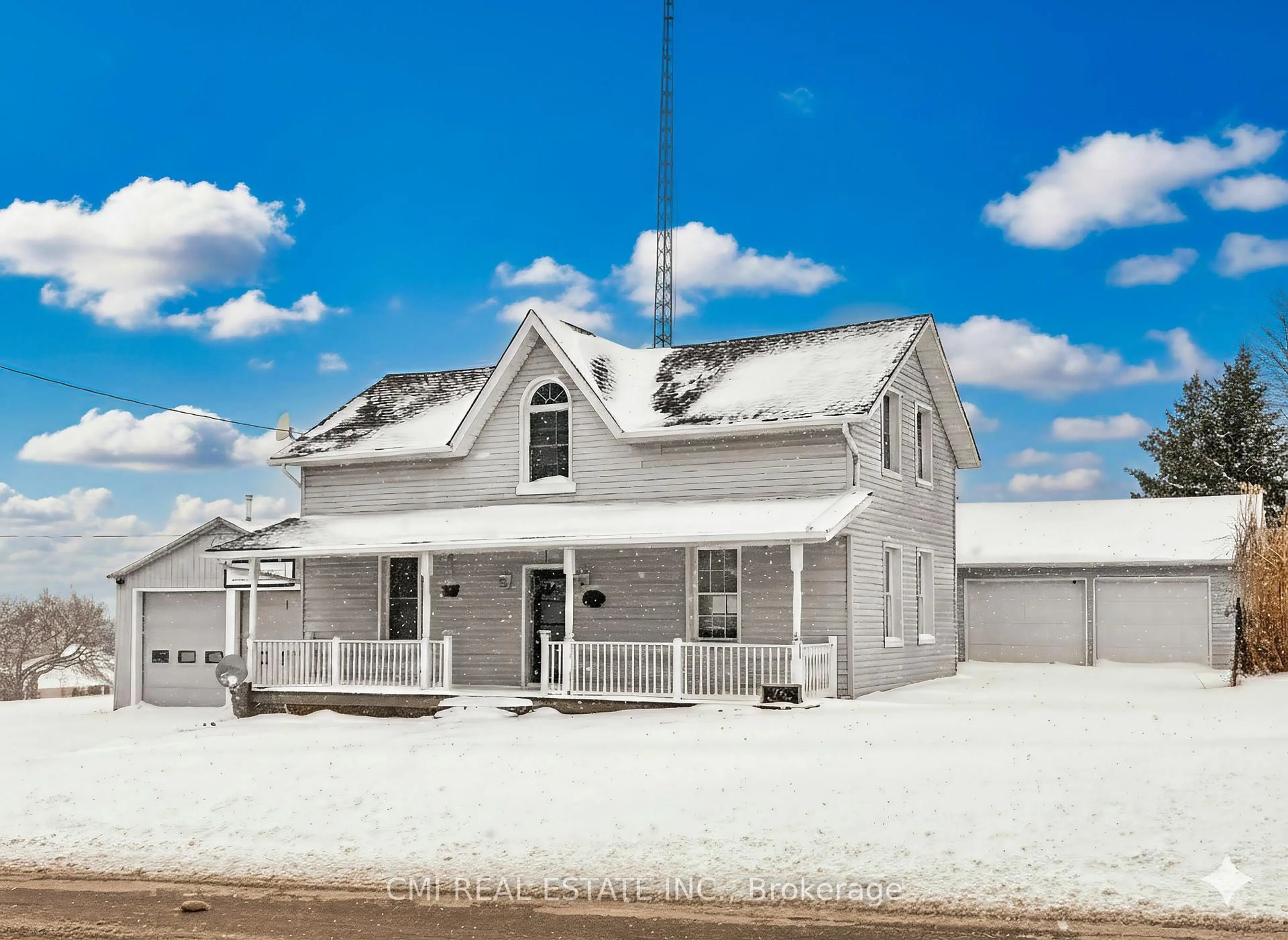 Home with vinyl exterior material, building for 76 Main St, Mapleton Ontario N0G 1P0