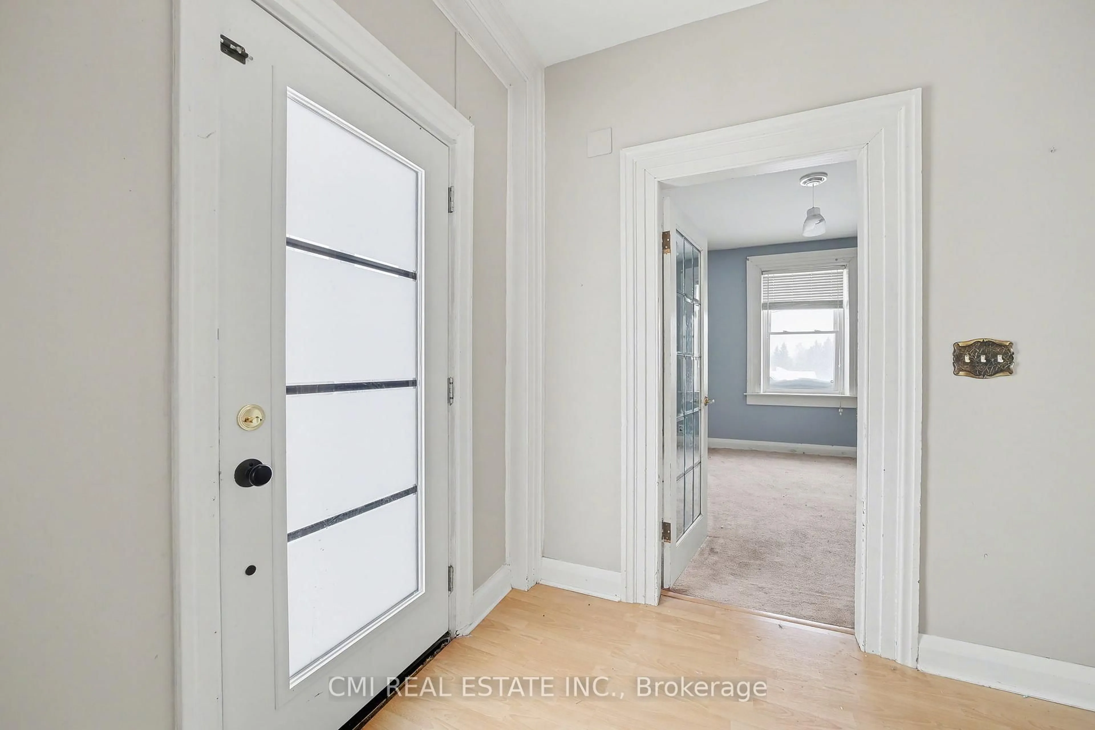 Indoor entryway for 76 Main St, Mapleton Ontario N0G 1P0