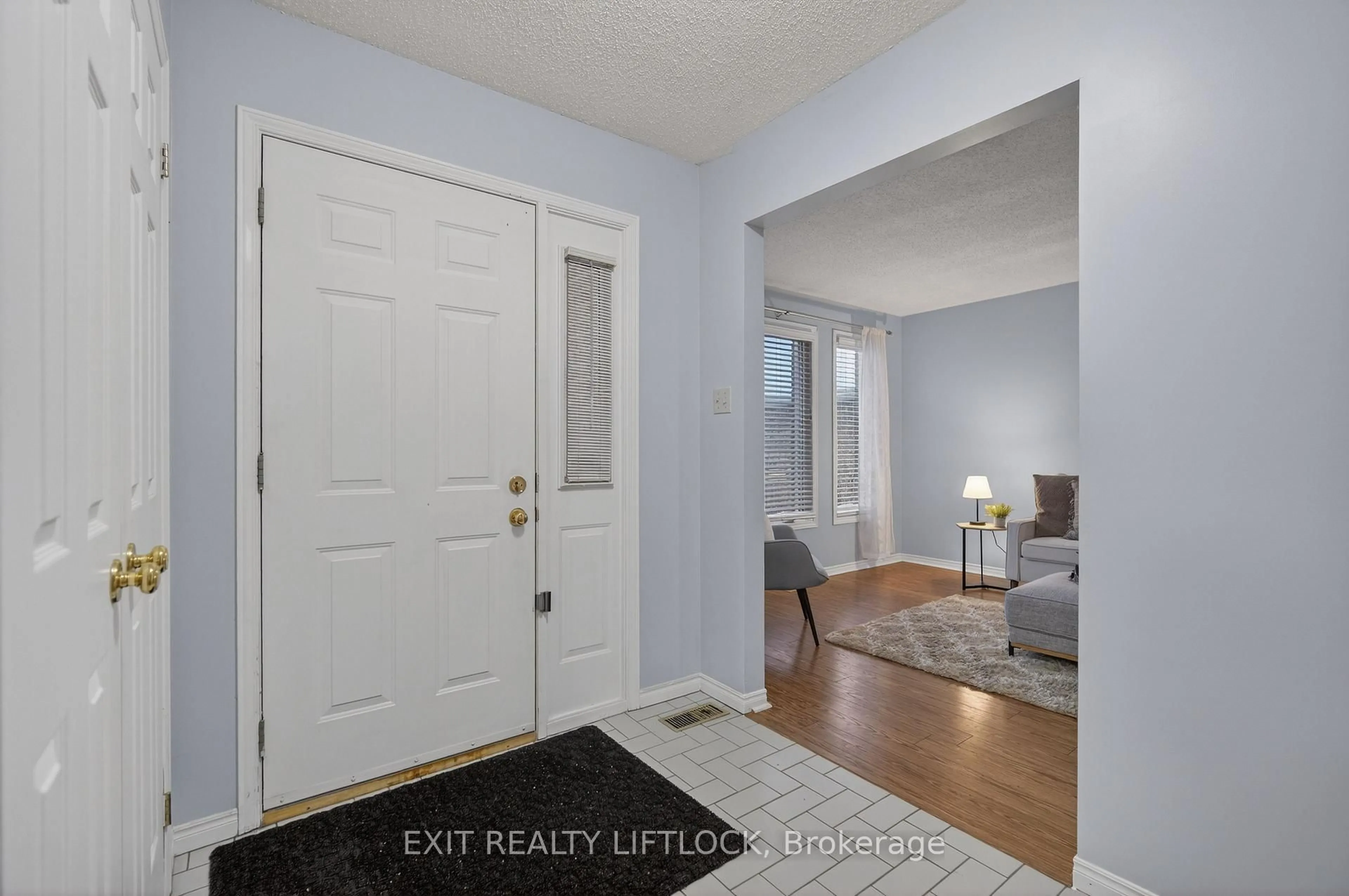 Indoor entryway for 1627 Ramblewood Dr, Peterborough Ontario K9K 2C3