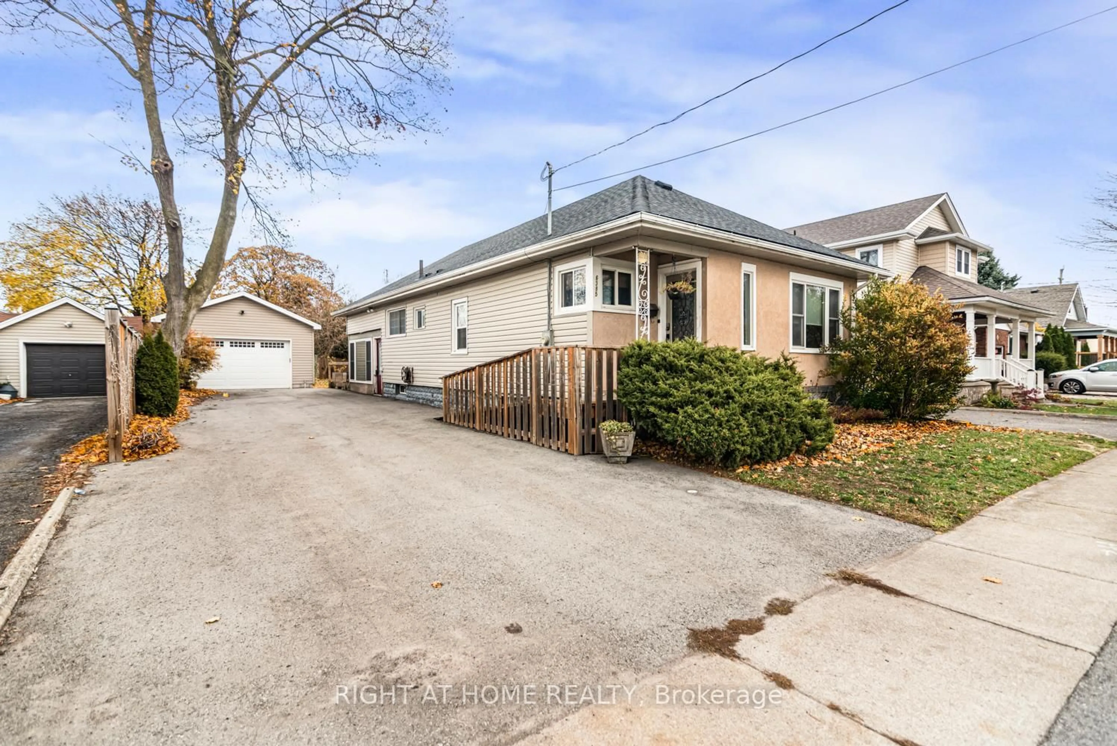 Unknown for 6385 Crawford St, Niagara Falls Ontario L2E 5Y9