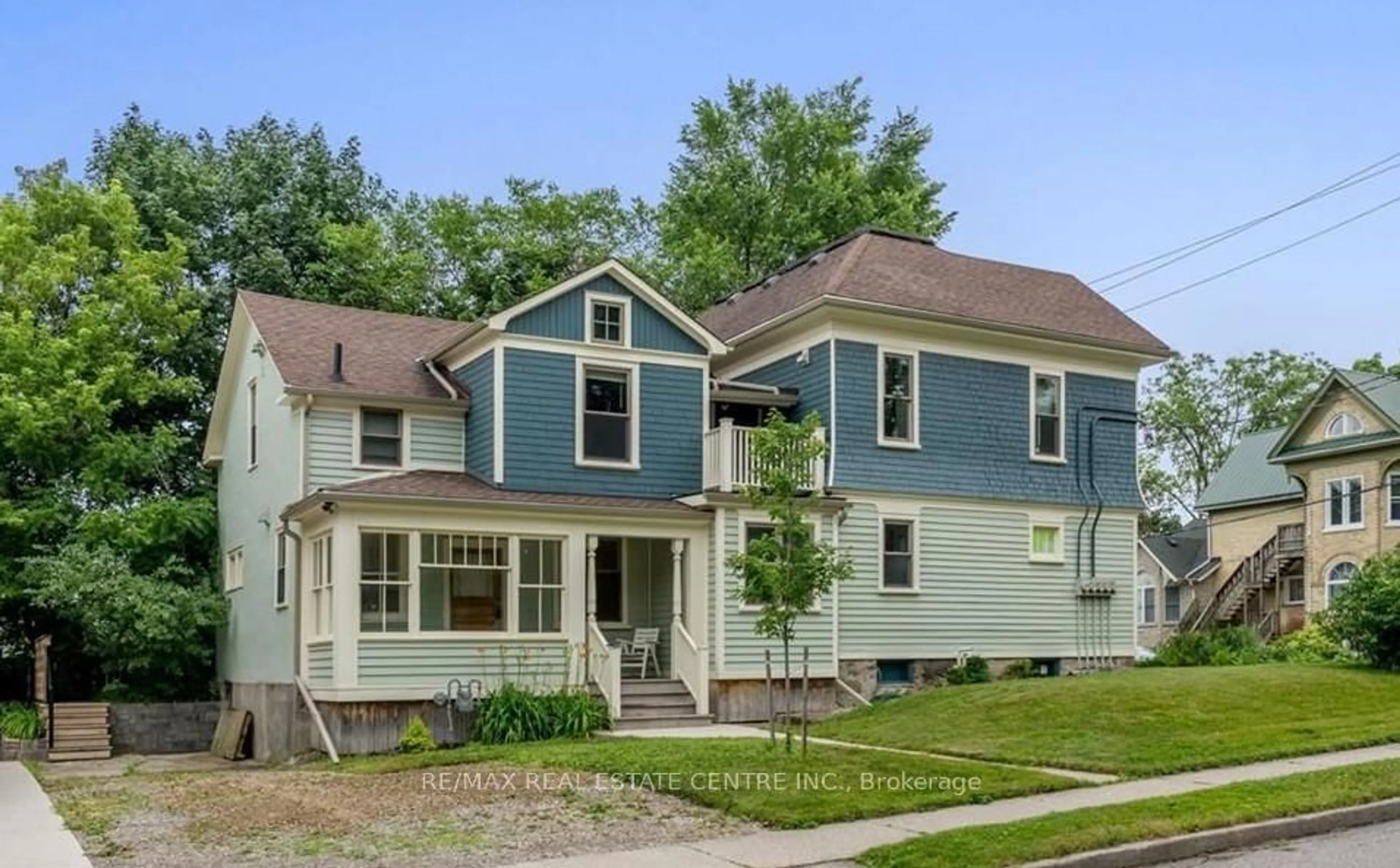 Home with vinyl exterior material, street for 14 Young St, Waterloo Ontario N2L 2Y8