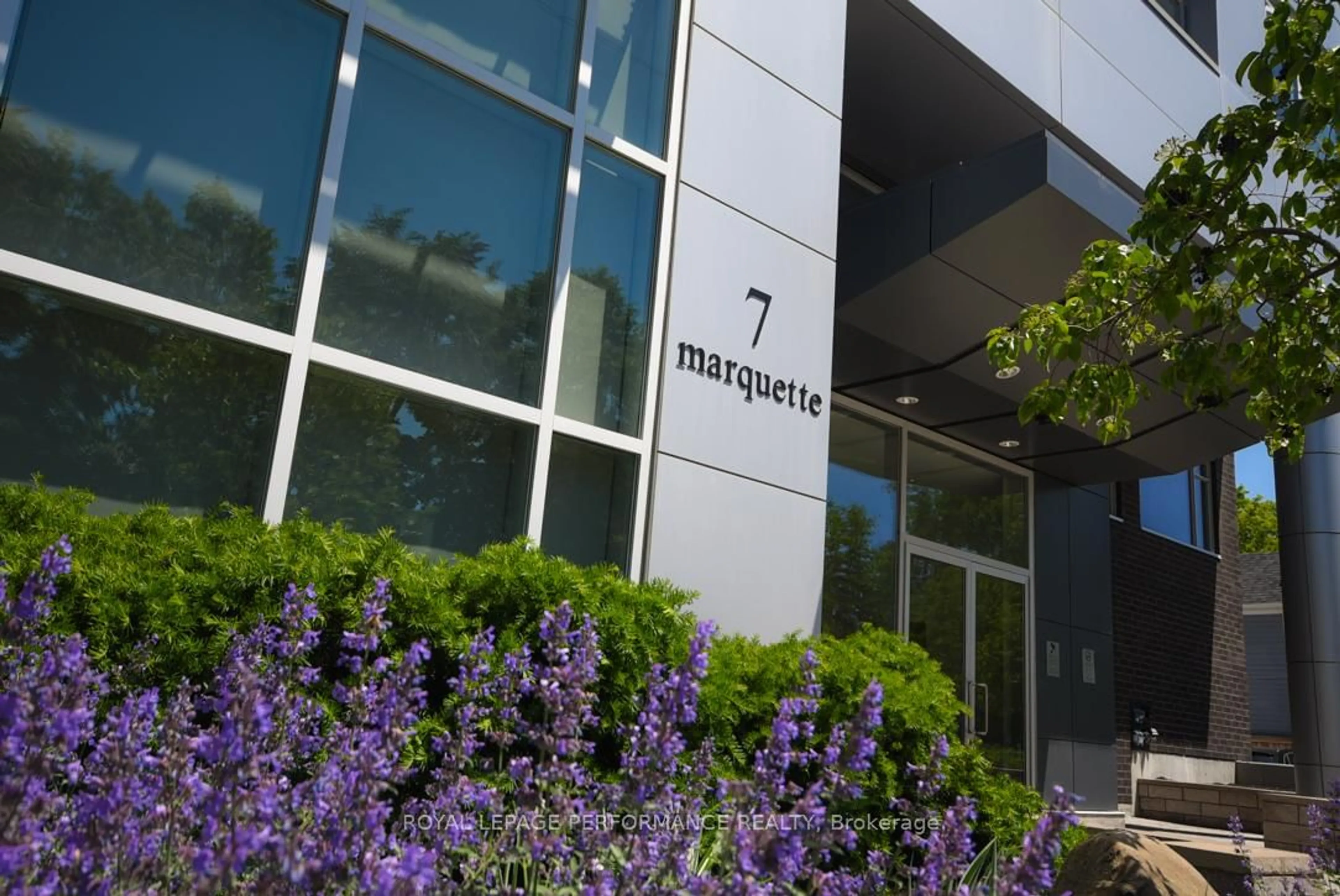 Indoor foyer for 7 Marquette Ave #309A, Ottawa Ontario K1L 8A7