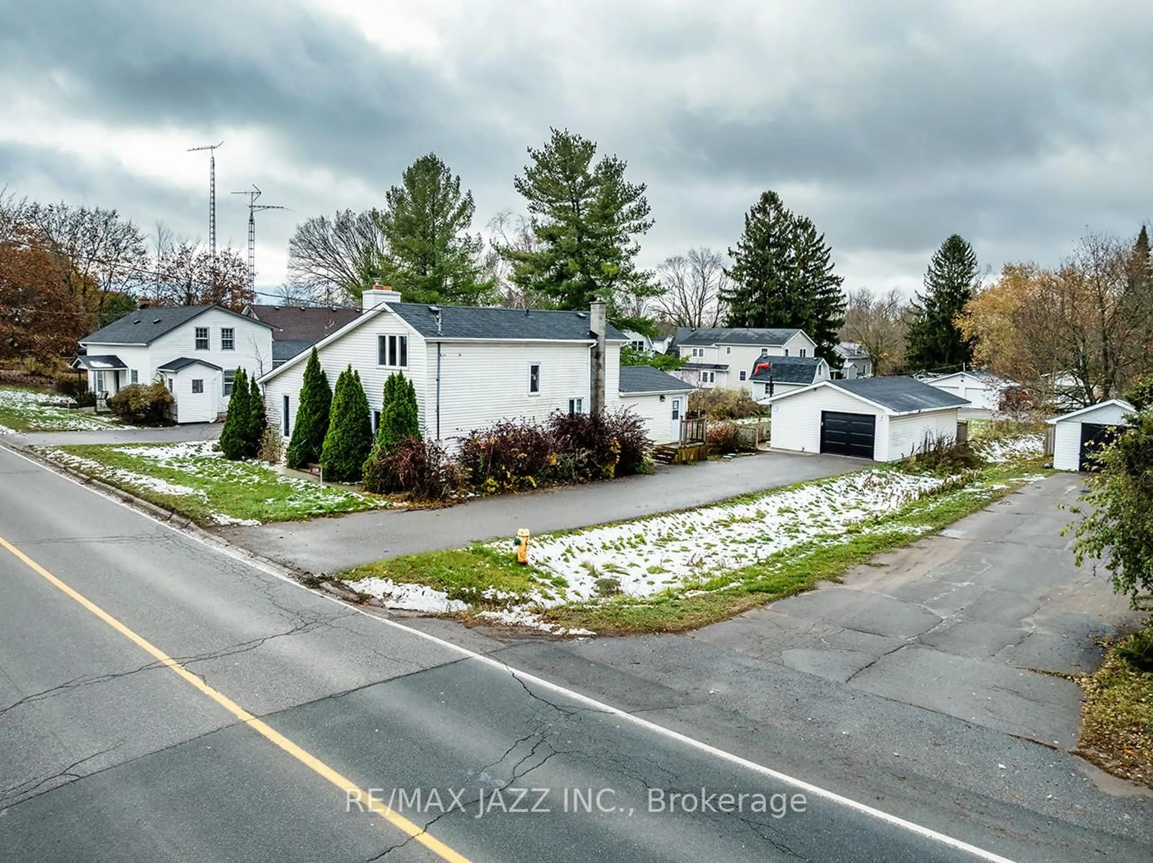 A pic from outside/outdoor area/front of a property/back of a property/a pic from drone, street for 236 Lyle St, Alnwick/Haldimand Ontario K0K 2G0