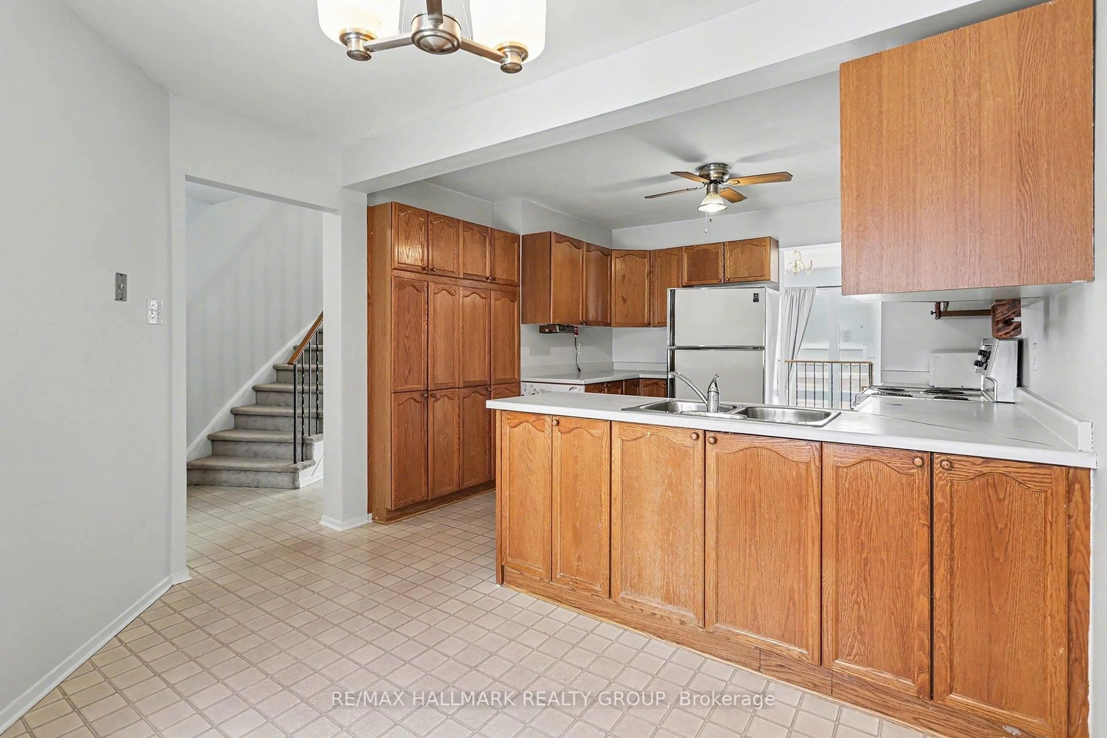 Unknown for 1970 Wildflower Dr, Ottawa Ontario K1E 3V4