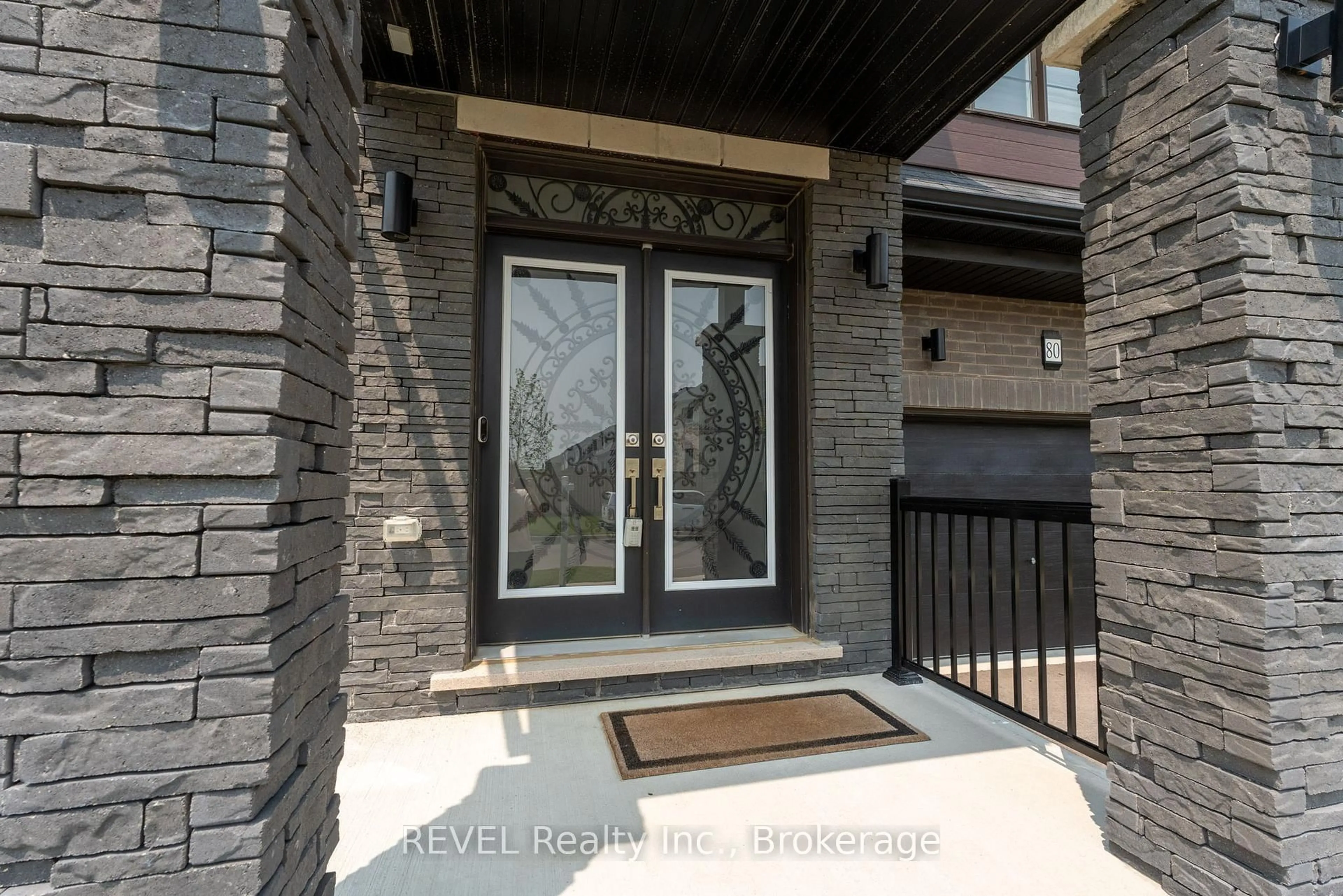 Indoor entryway for 80 Explorer Way, Thorold Ontario L2V 0K3