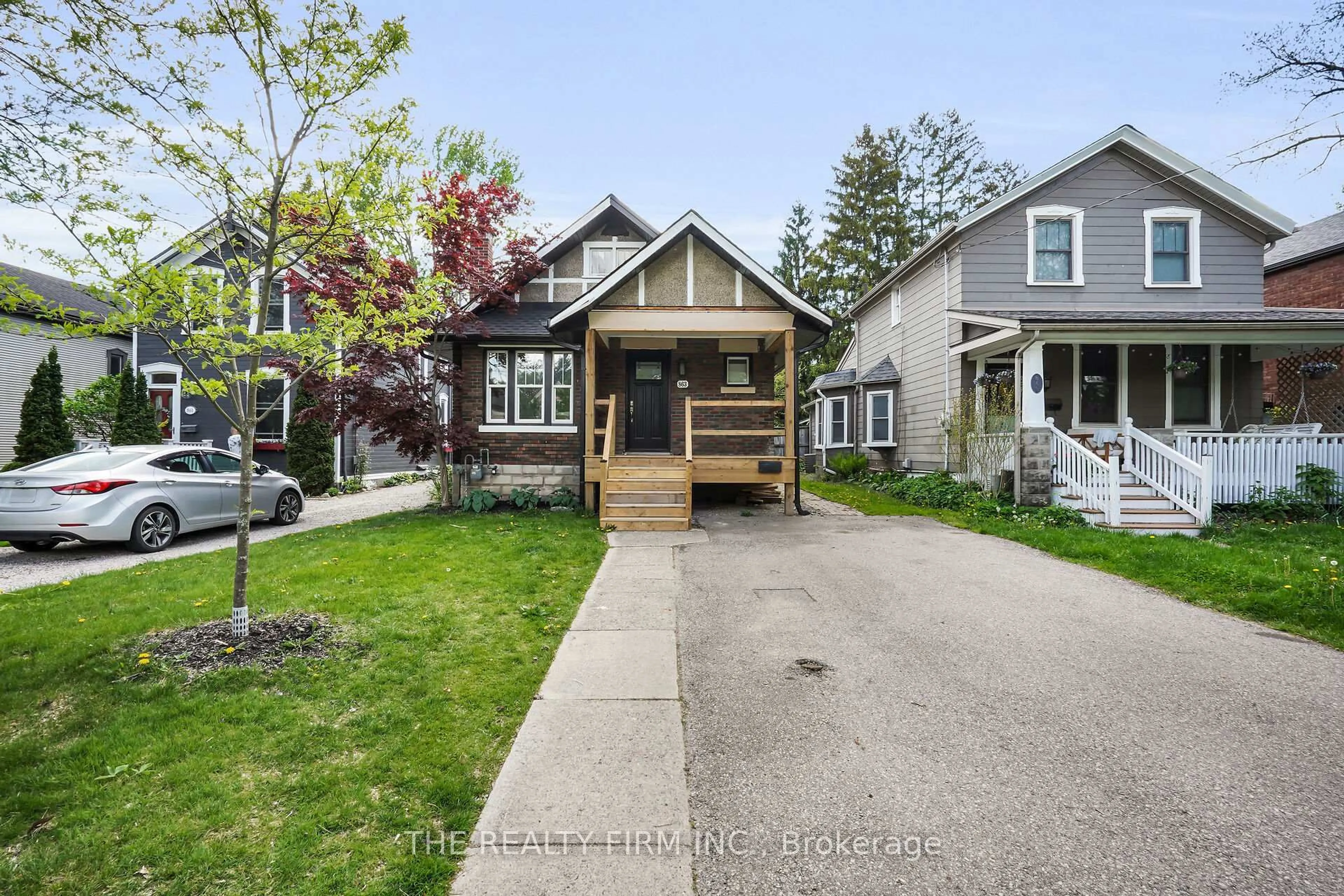 Unknown for 863 Colborne St, London East Ontario N6A 4A1