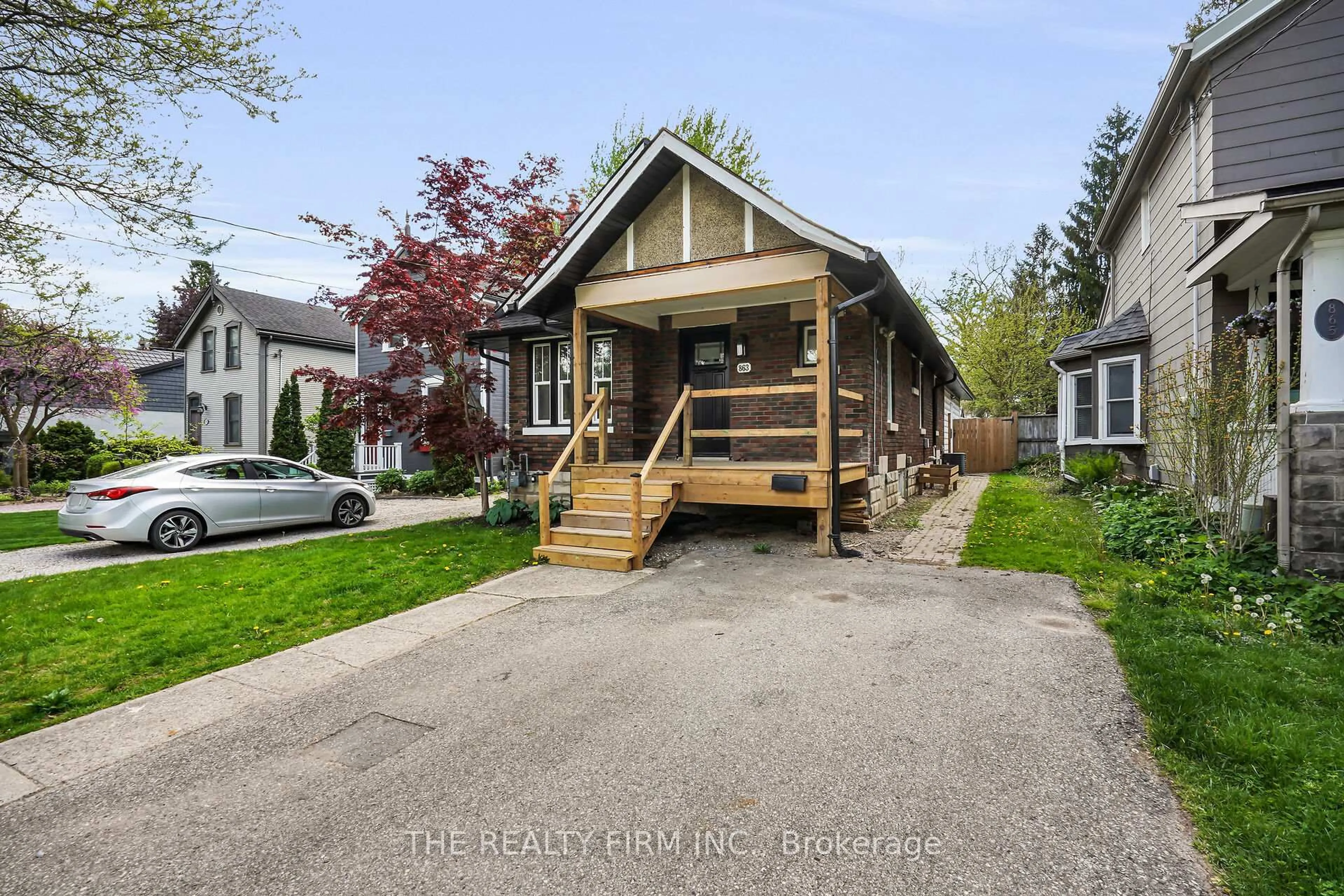 Unknown for 863 Colborne St, London East Ontario N6A 4A1