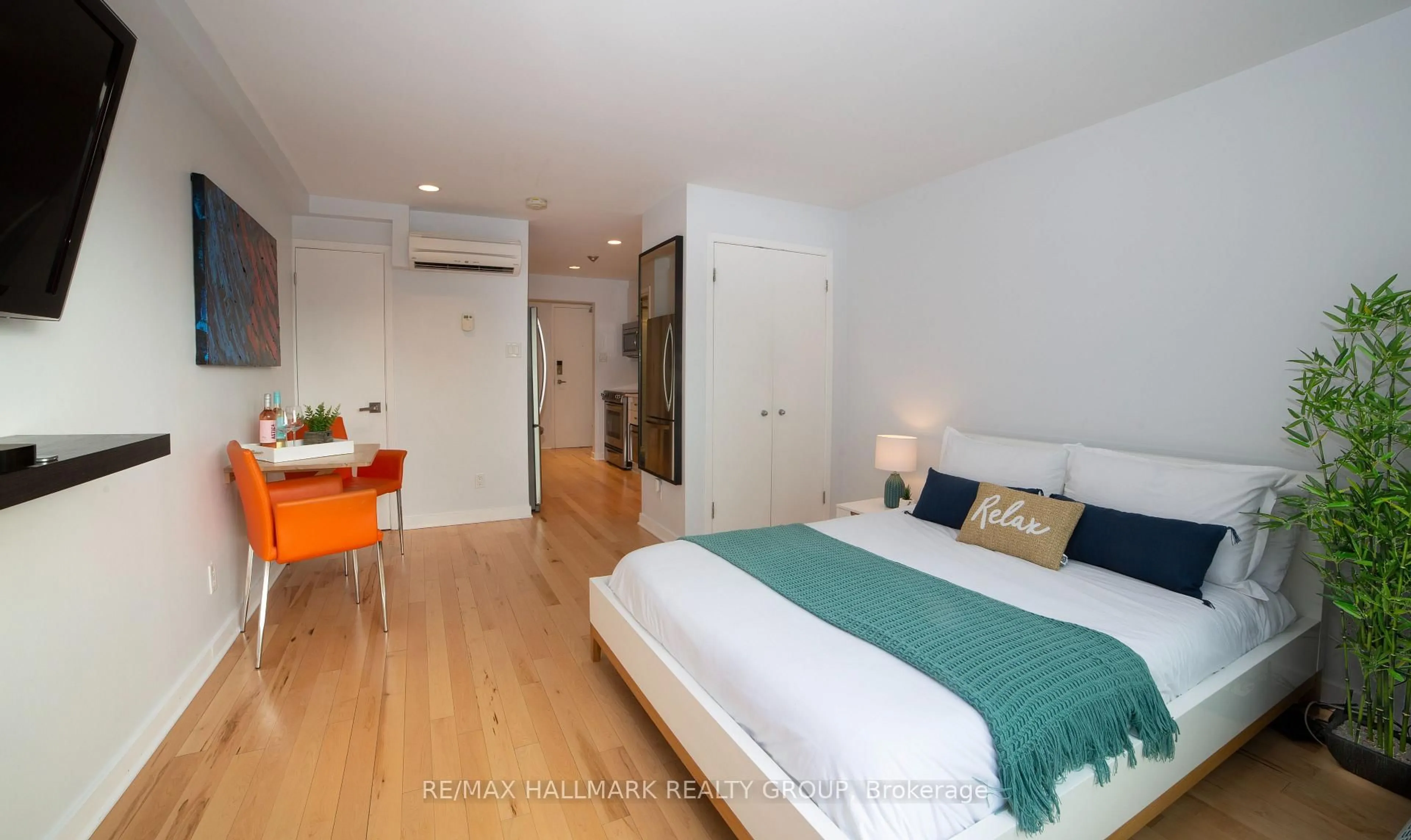 Bedroom with bed, wood/laminate floor for 202 ST PATRICK St #10, Ottawa Ontario K1N 5K3