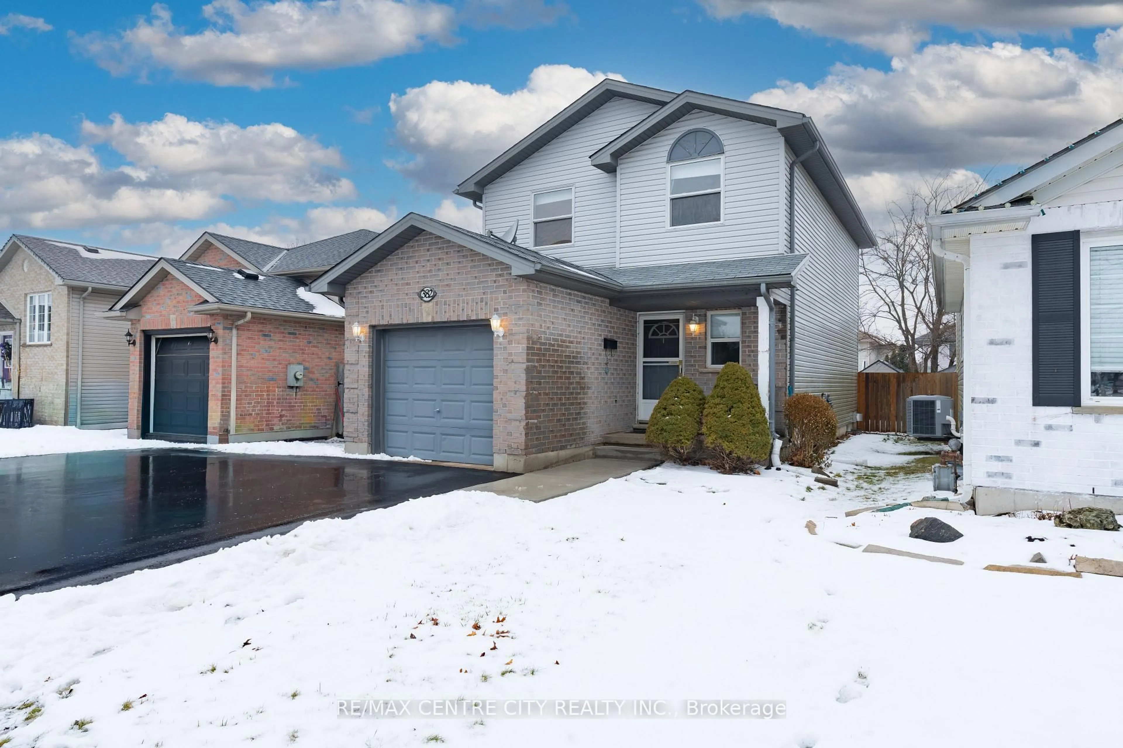 Home with brick exterior material, street for 382 Chestnut St, St. Thomas Ontario N5R 6C3