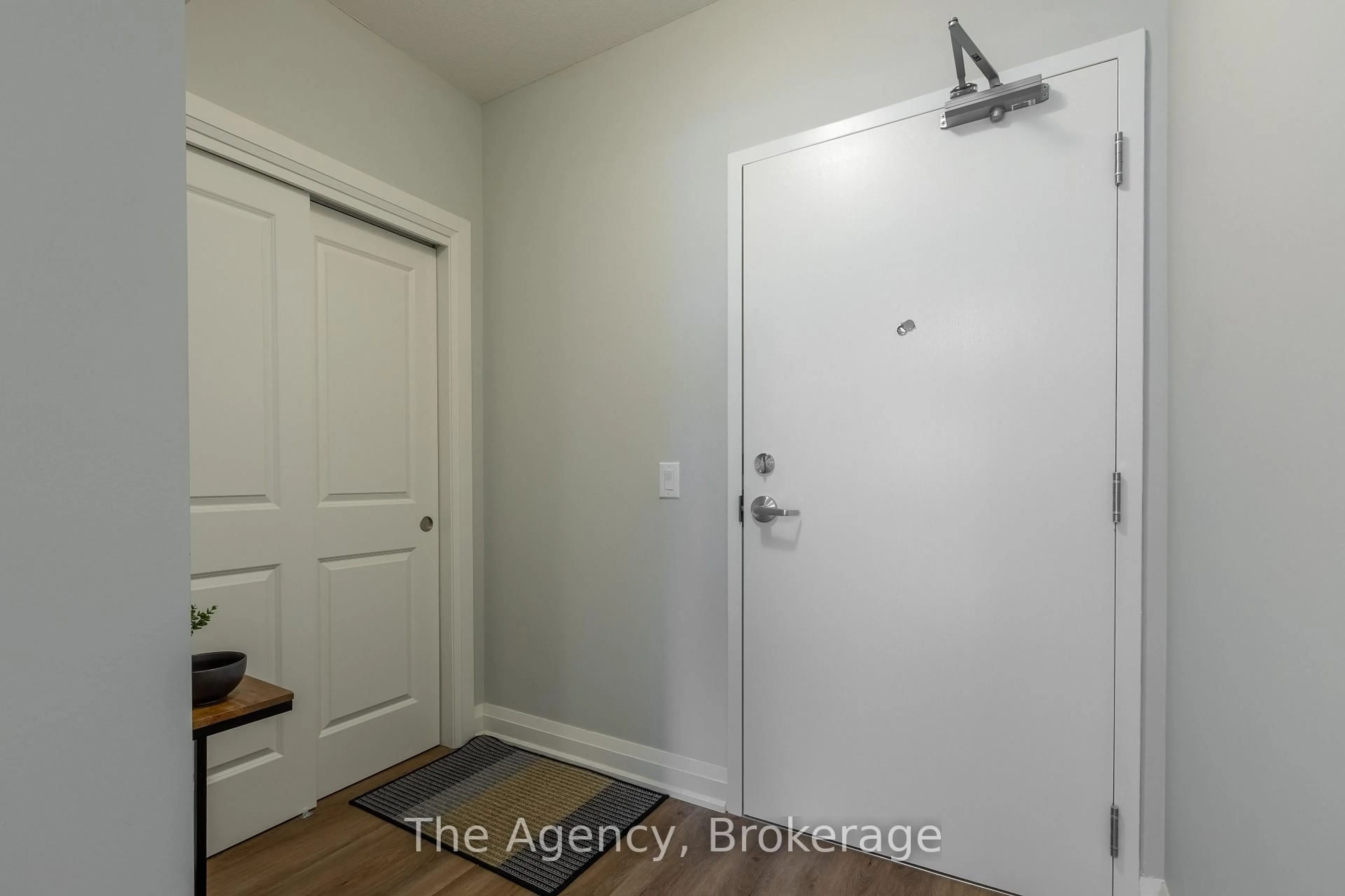 Indoor entryway for 120 Summersides Blvd #300, Pelham Ontario L0S 1E1