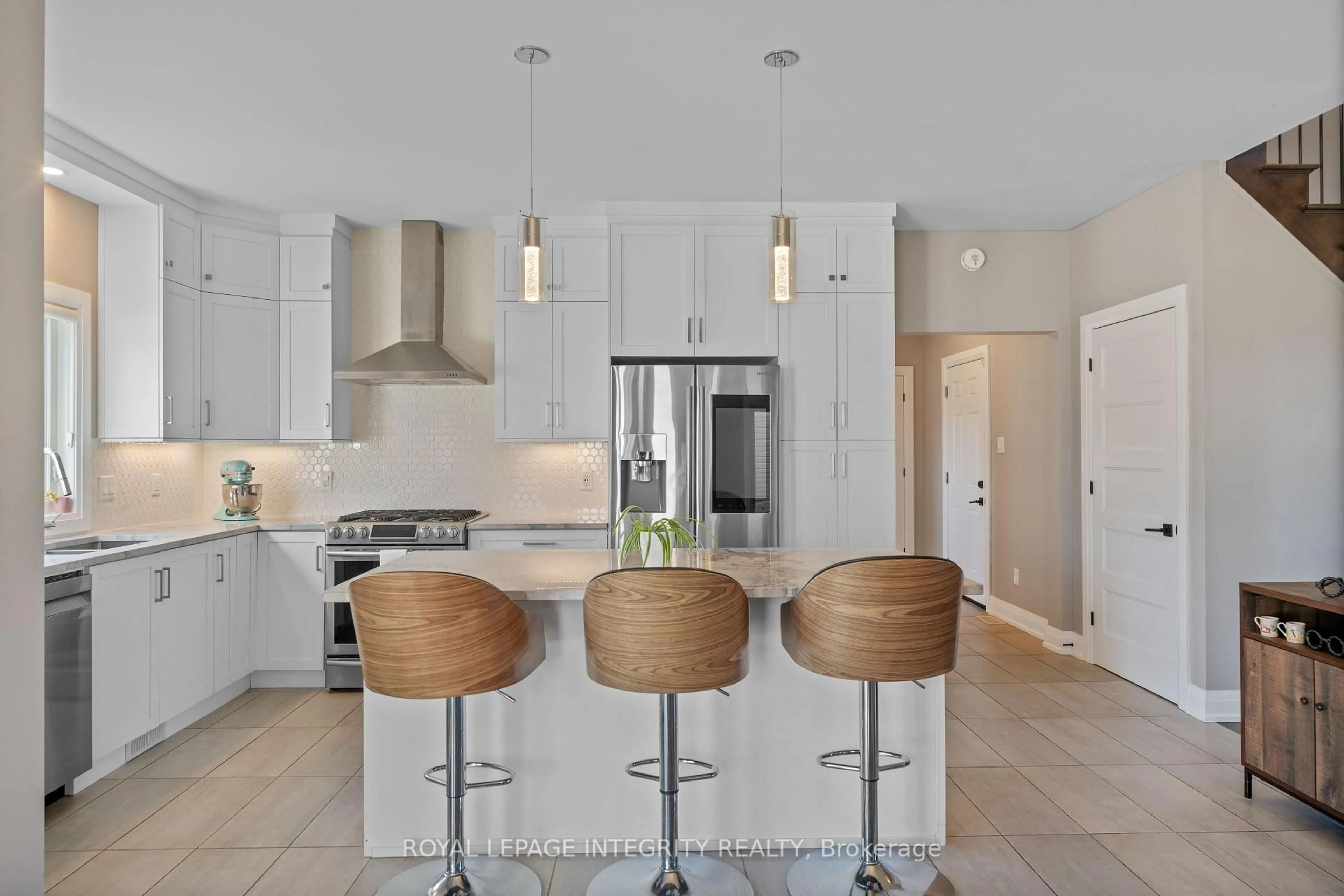 Contemporary kitchen, ceramic/tile floor for 156 Lyon St, Russell Ontario K0A 1W0