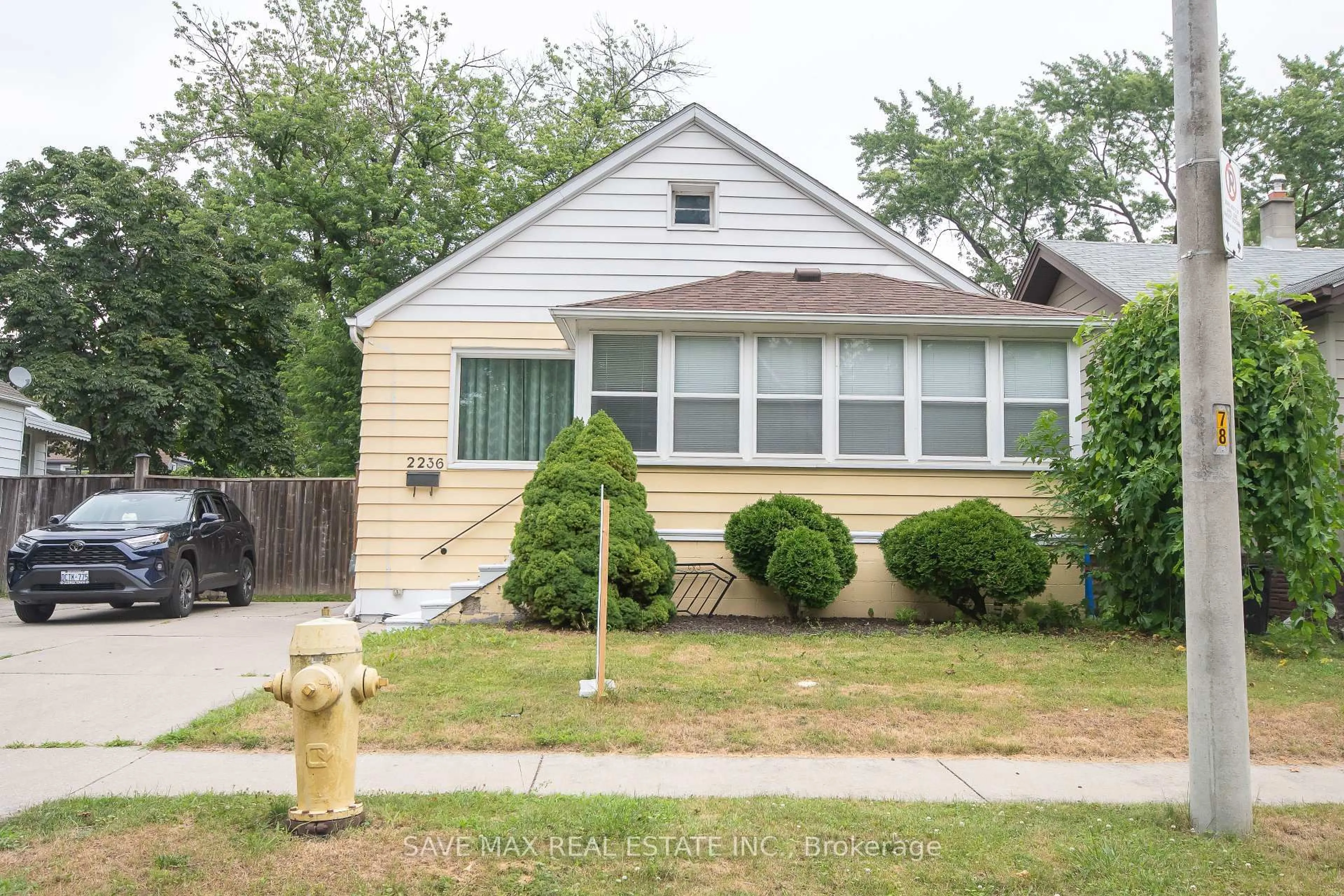 Home with vinyl exterior material, street for 2236 Church St, Windsor Ontario N8X 1V9