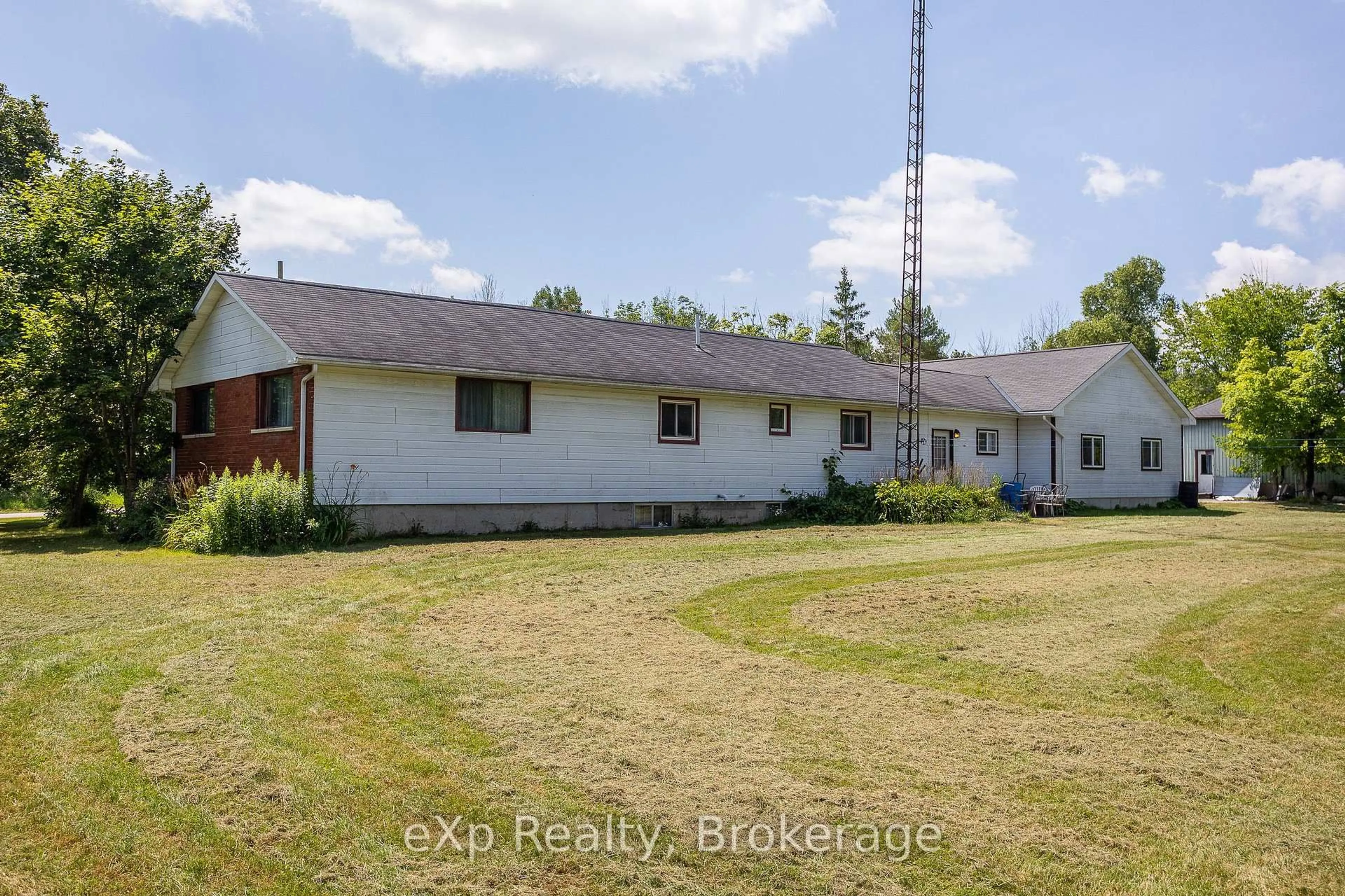 A pic from outside/outdoor area/front of a property/back of a property/a pic from drone, building for 873 14th St, Georgian Bluffs Ontario N4K 6V5