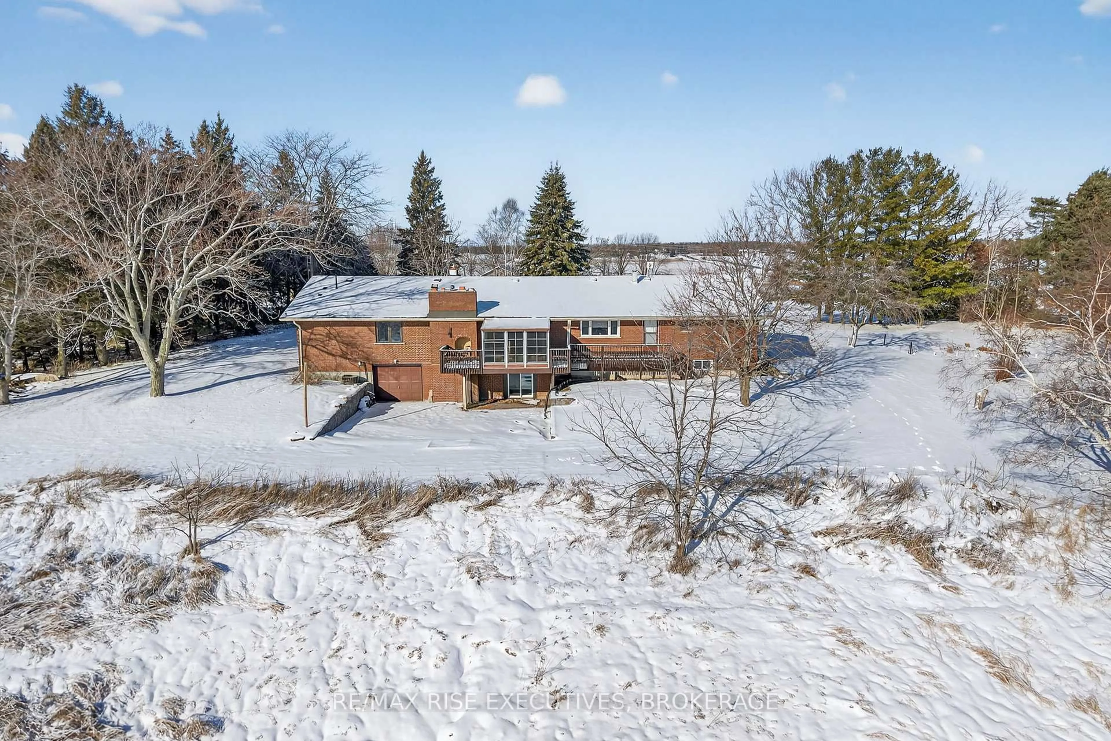 A pic from outside/outdoor area/front of a property/back of a property/a pic from drone, unknown for 1647 Galt St, Bath Ontario K0H 1G0