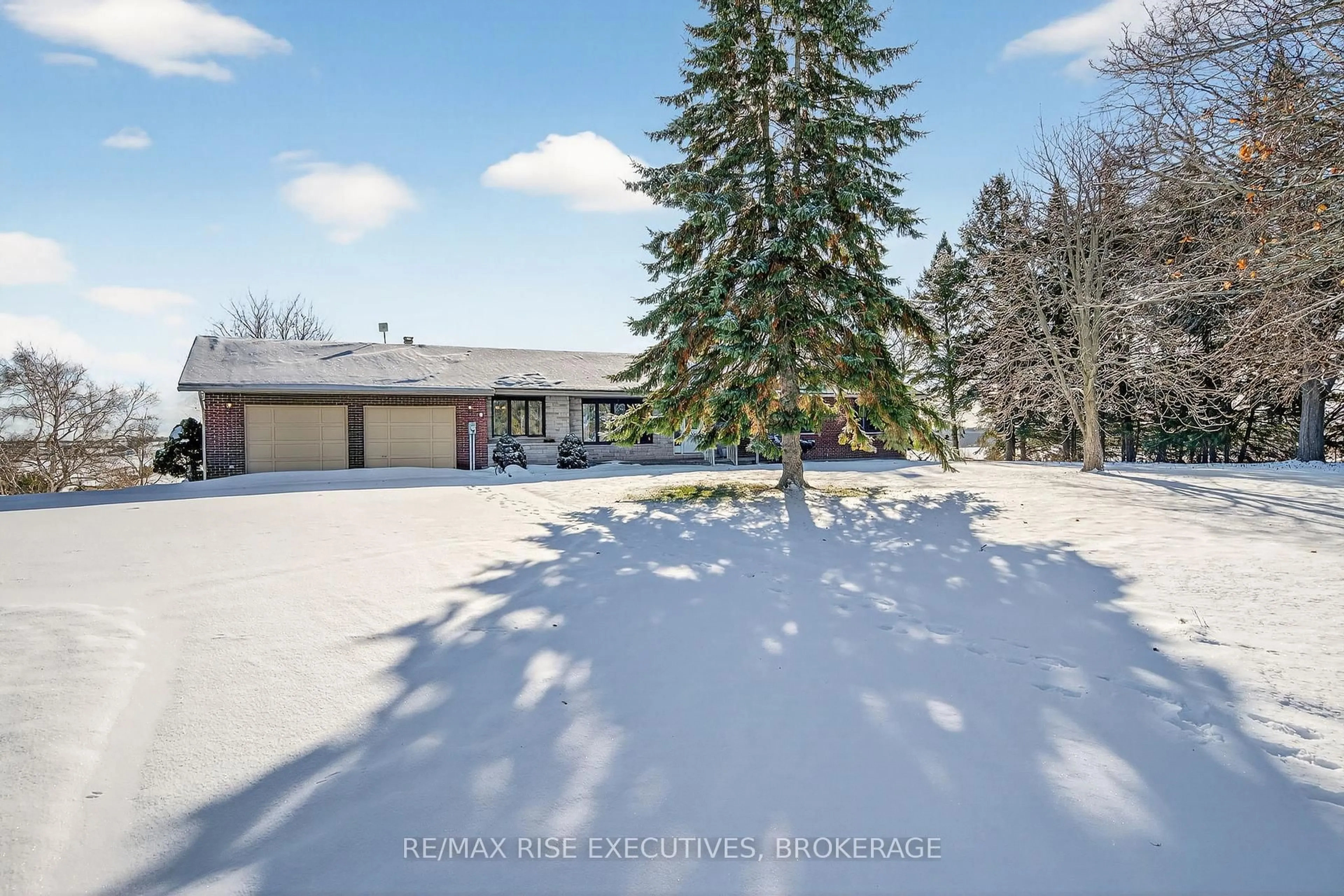 A pic from outside/outdoor area/front of a property/back of a property/a pic from drone, unknown for 1647 Galt St, Bath Ontario K0H 1G0