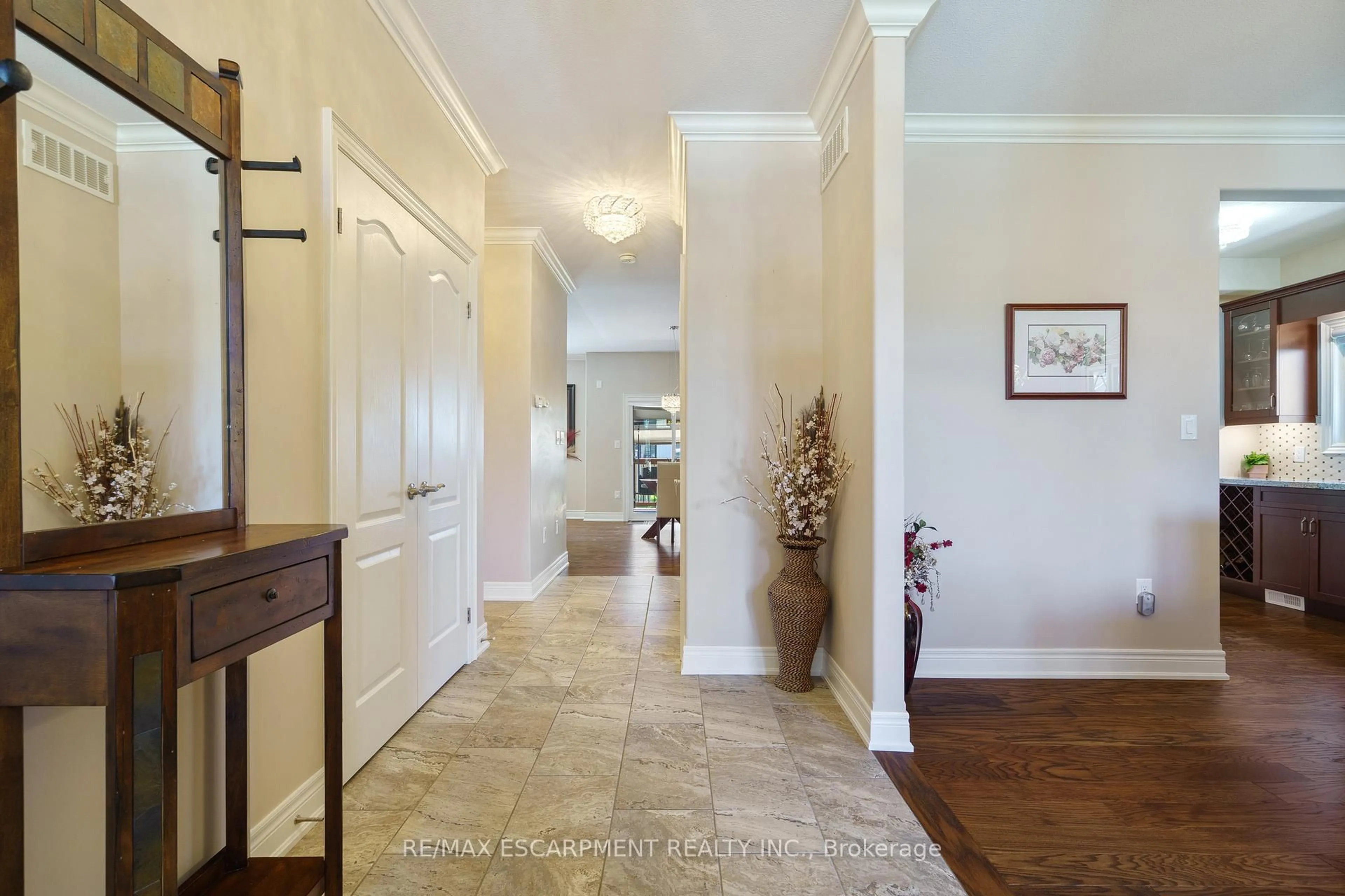 Indoor entryway for 8952 BLACK FOREST Cres, Niagara Falls Ontario L2H 0M8