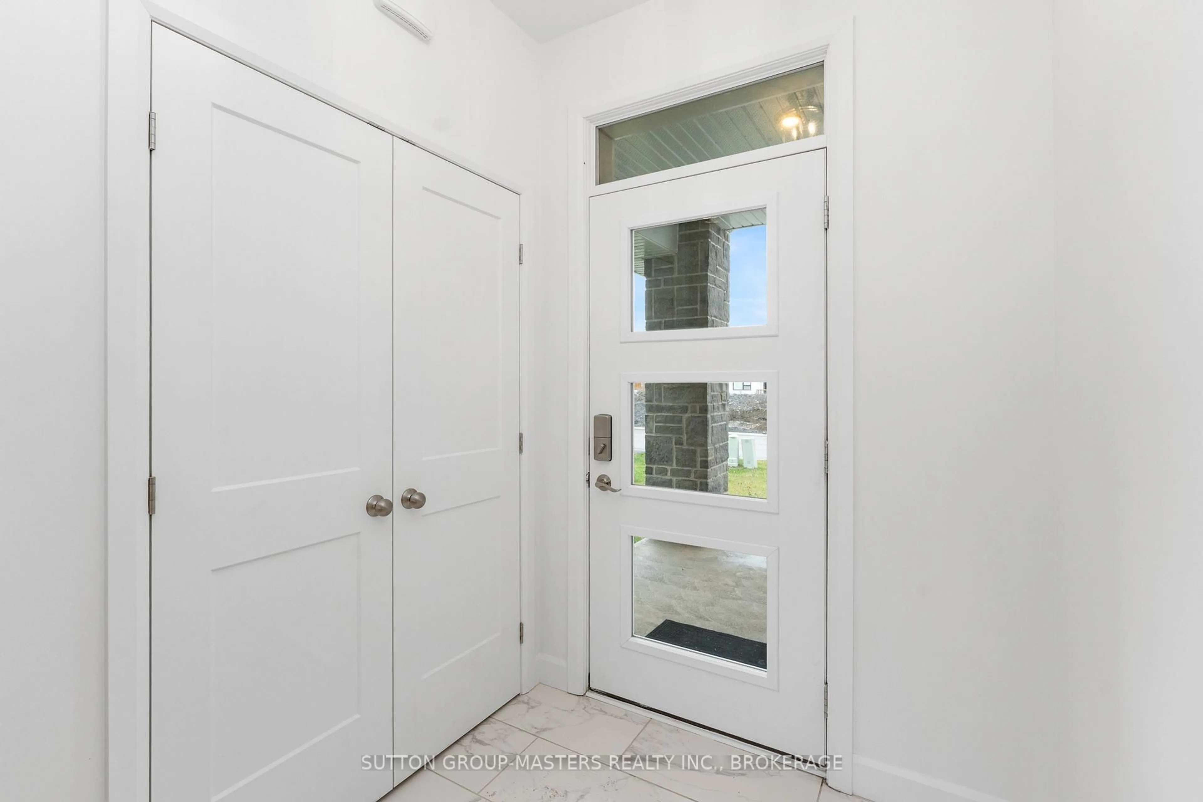Indoor entryway for 229 Superior Dr, Loyalist Ontario K7N 0E9