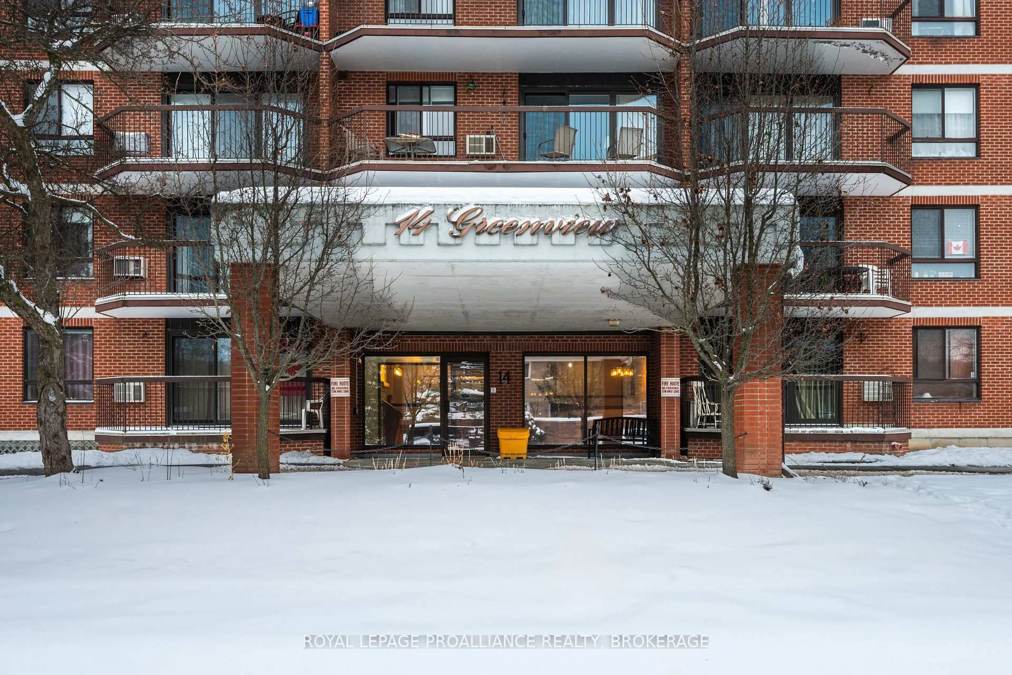 Indoor foyer for 14 Greenview Dr #505, Kingston Ontario K7M 7T5