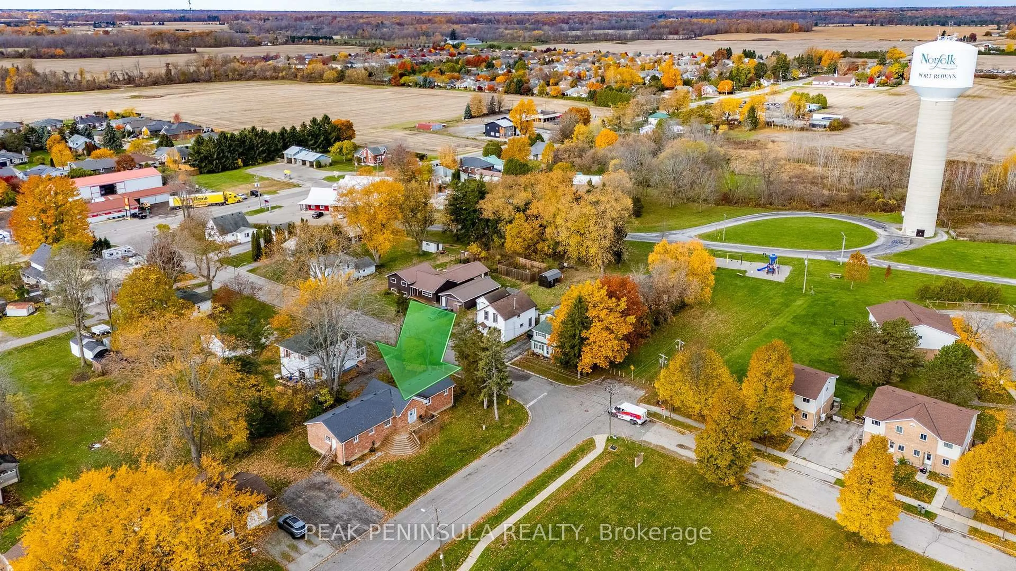 A pic from outside/outdoor area/front of a property/back of a property/a pic from drone, water/lake/river/ocean view for 16 Chestnut St, Norfolk Ontario N0E 1M0