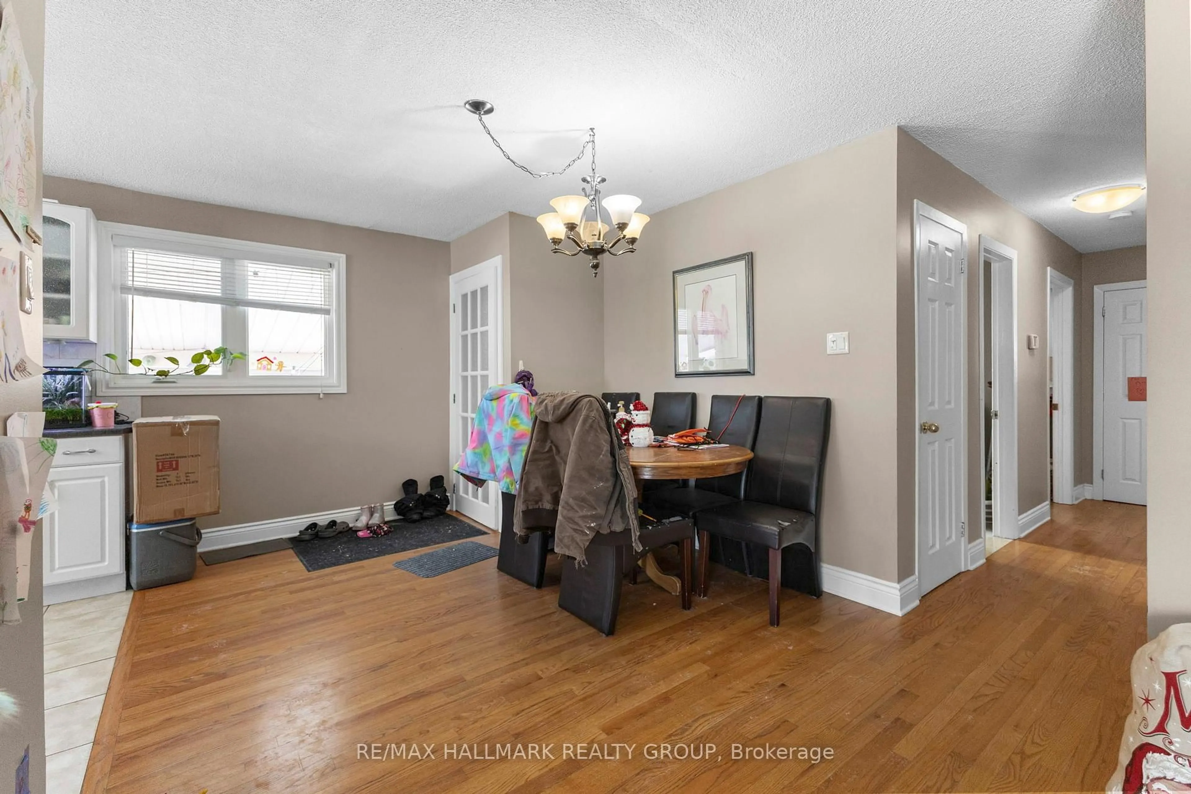 Dining room, wood/laminate floor for 816 Willow Ave, Orleans Ontario K1E 1C7