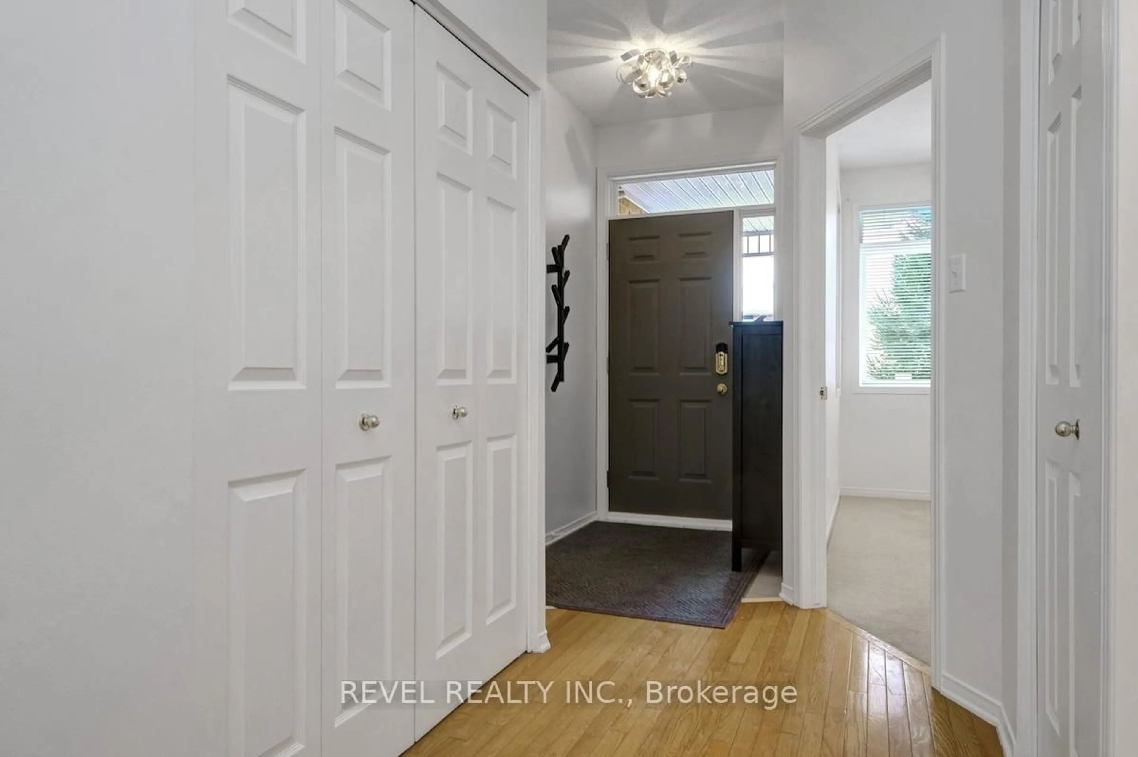 Indoor entryway for 1240 Kilborn Pl #9, Ottawa Ontario K1H 1B4