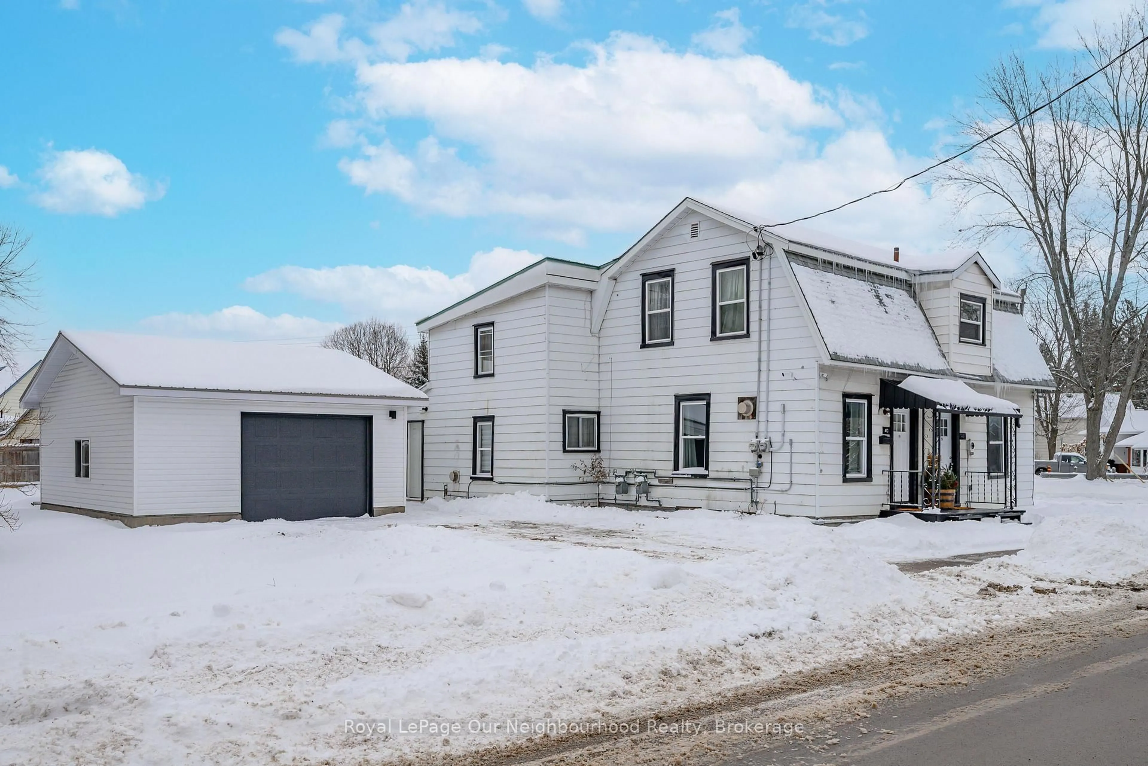 A pic from outside/outdoor area/front of a property/back of a property/a pic from drone, building for 411 Moira St, Tweed Ontario K0K 3J0