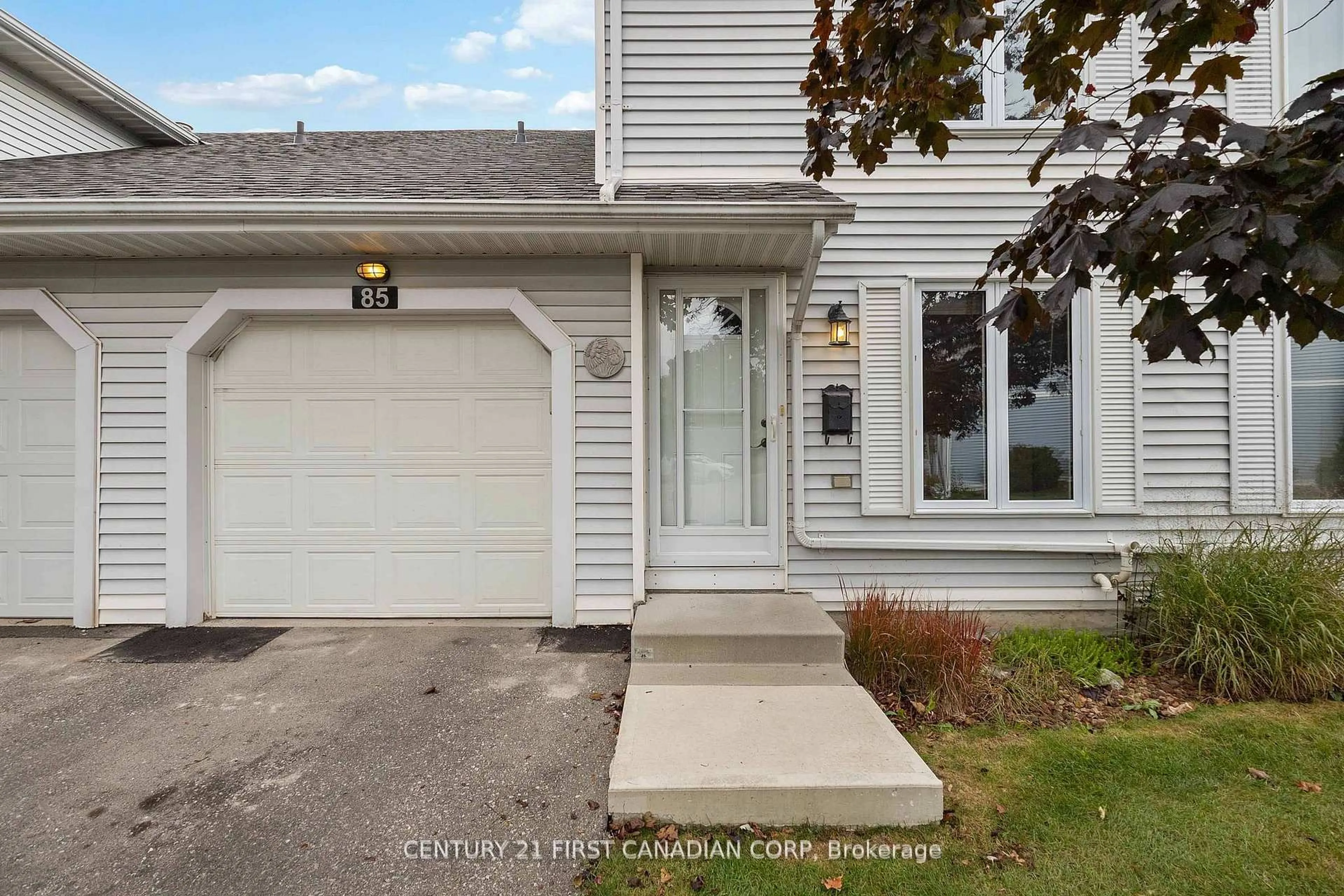 Home with vinyl exterior material, street for 120 Centre St #85, London South Ontario N6J 4X4