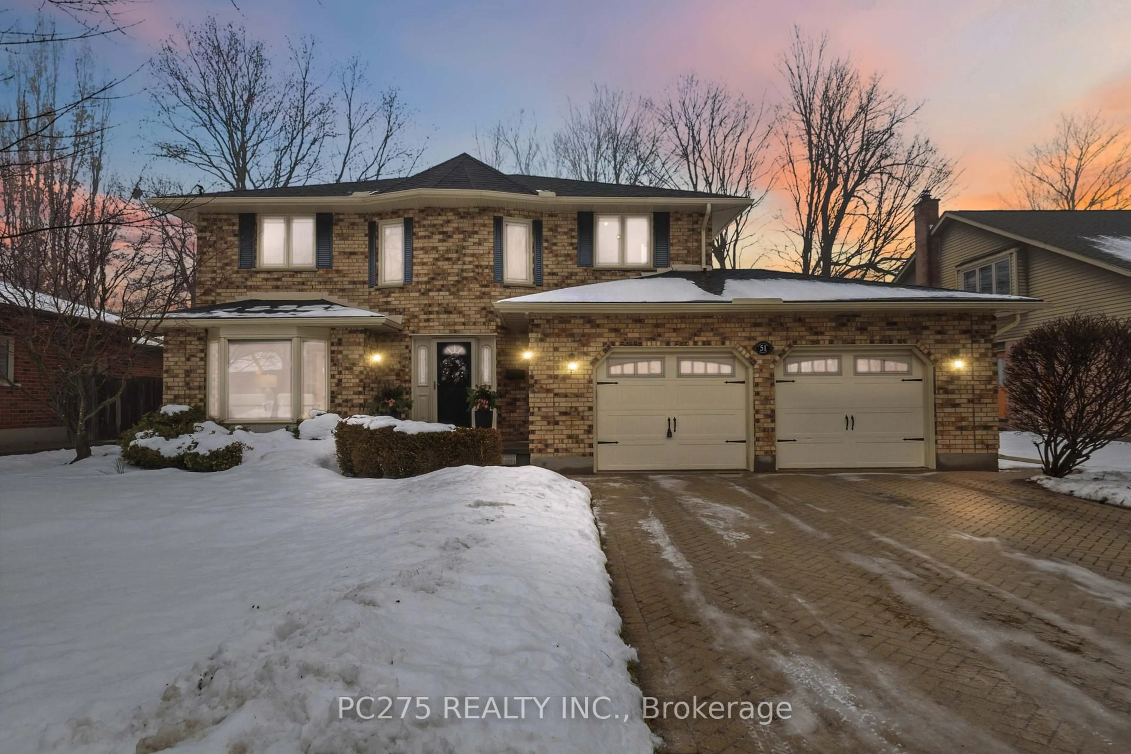 A pic from outside/outdoor area/front of a property/back of a property/a pic from drone, street for 51 Mountainview Cres, London South Ontario N6J 4M7