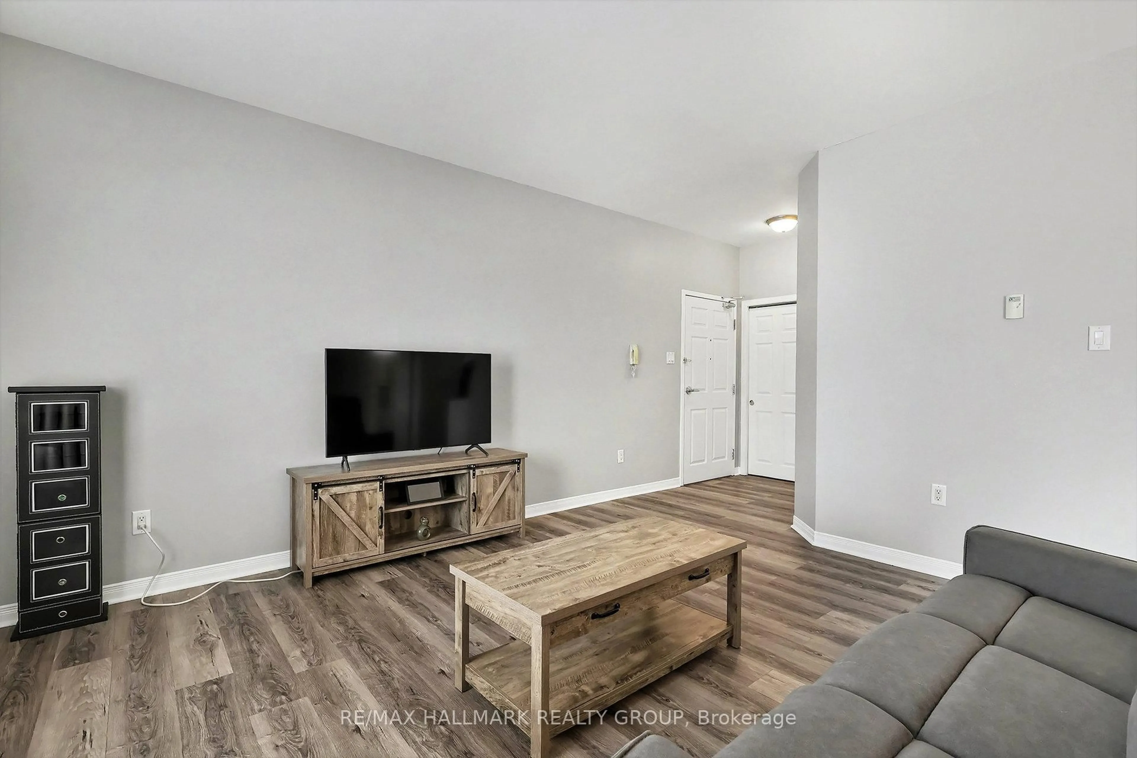 Living room with furniture, wood/laminate floor for 1026 Laurier St #208, Clarence-Rockland Ontario K4K 1V6
