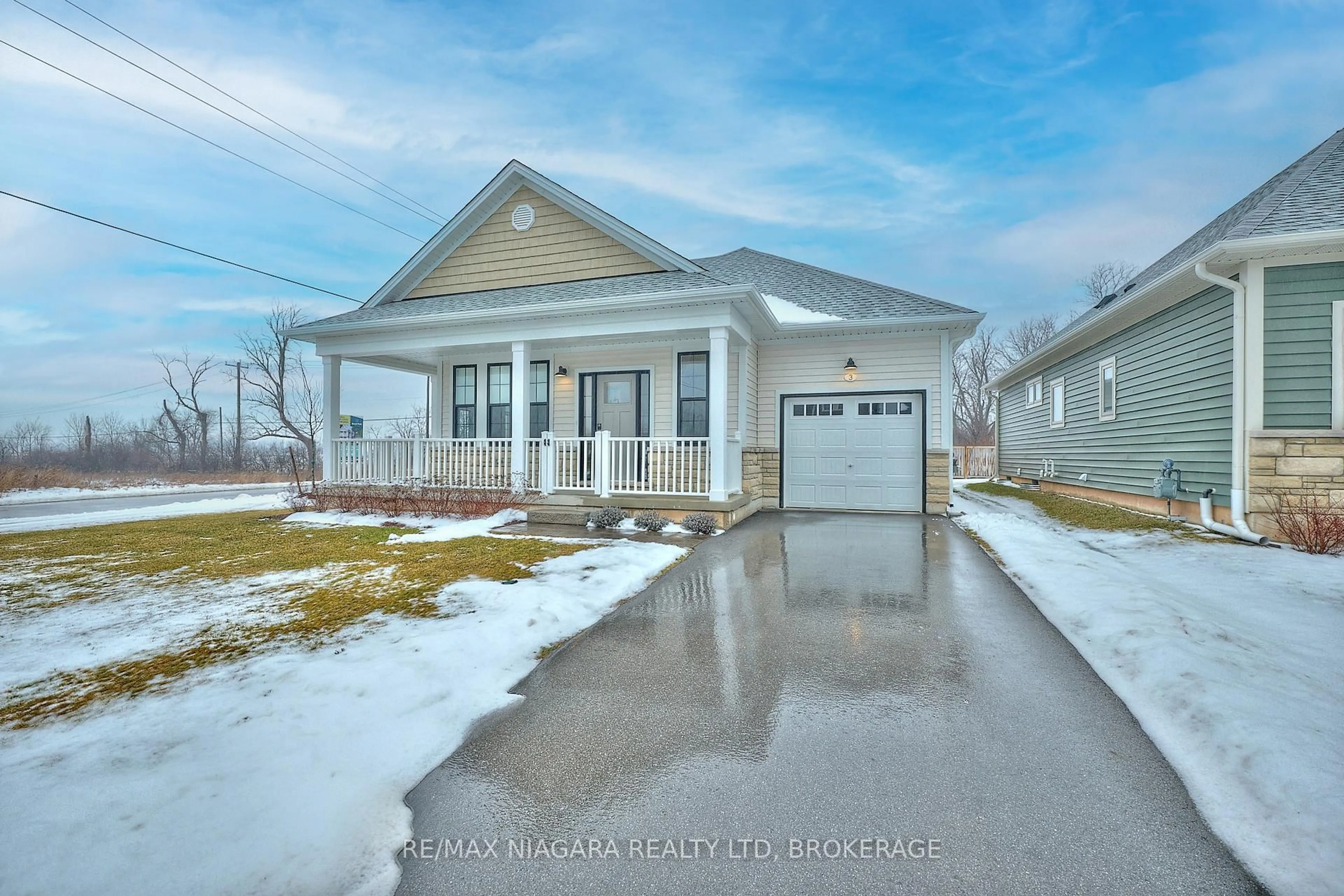 Home with vinyl exterior material, unknown for 3 Beachwalk Cres, Fort Erie Ontario L0S 1B0