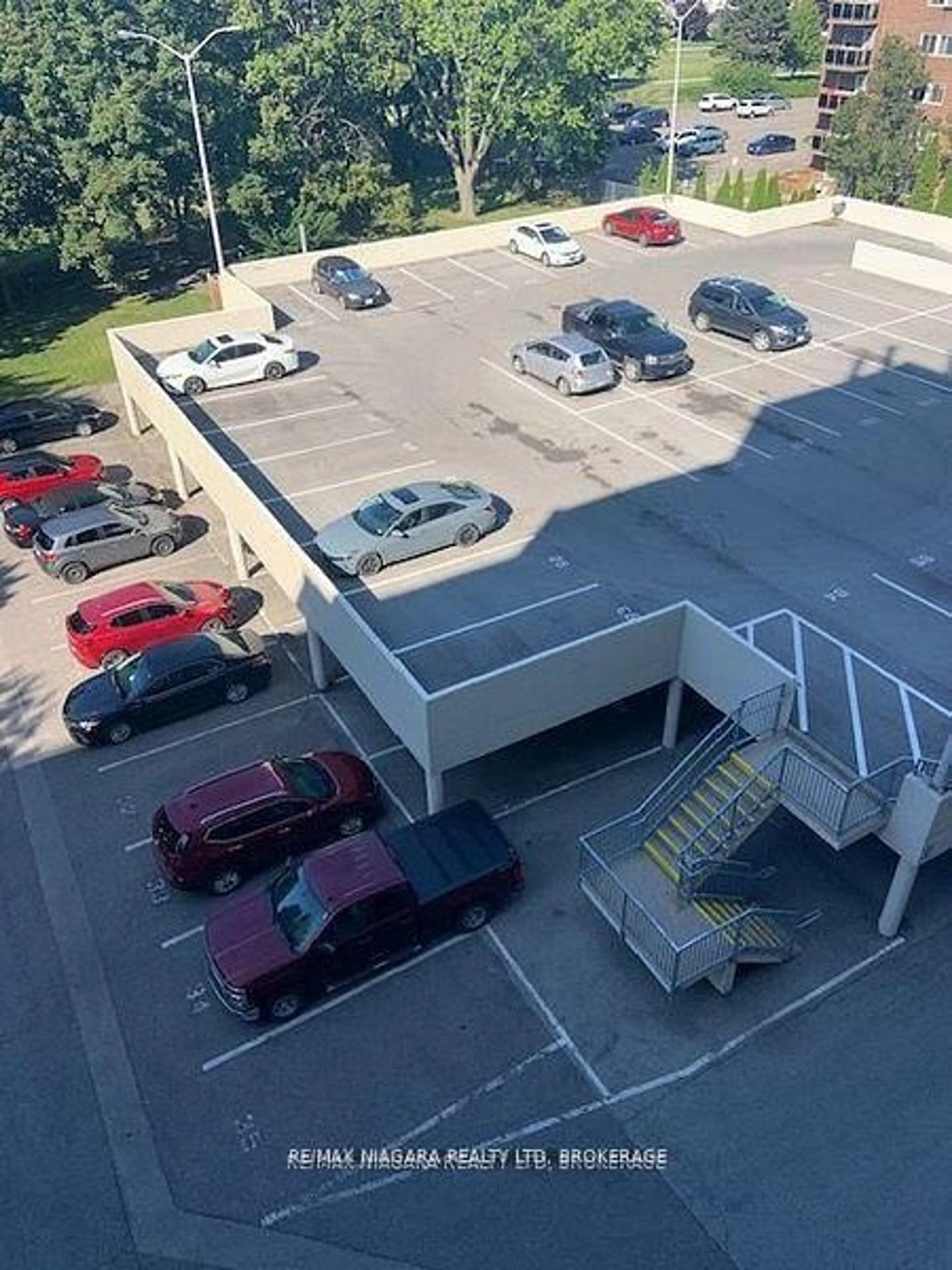 A pic from outside/outdoor area/front of a property/back of a property/a pic from drone, building for 365 Geneva St #609, St. Catharines Ontario L2N 5S7