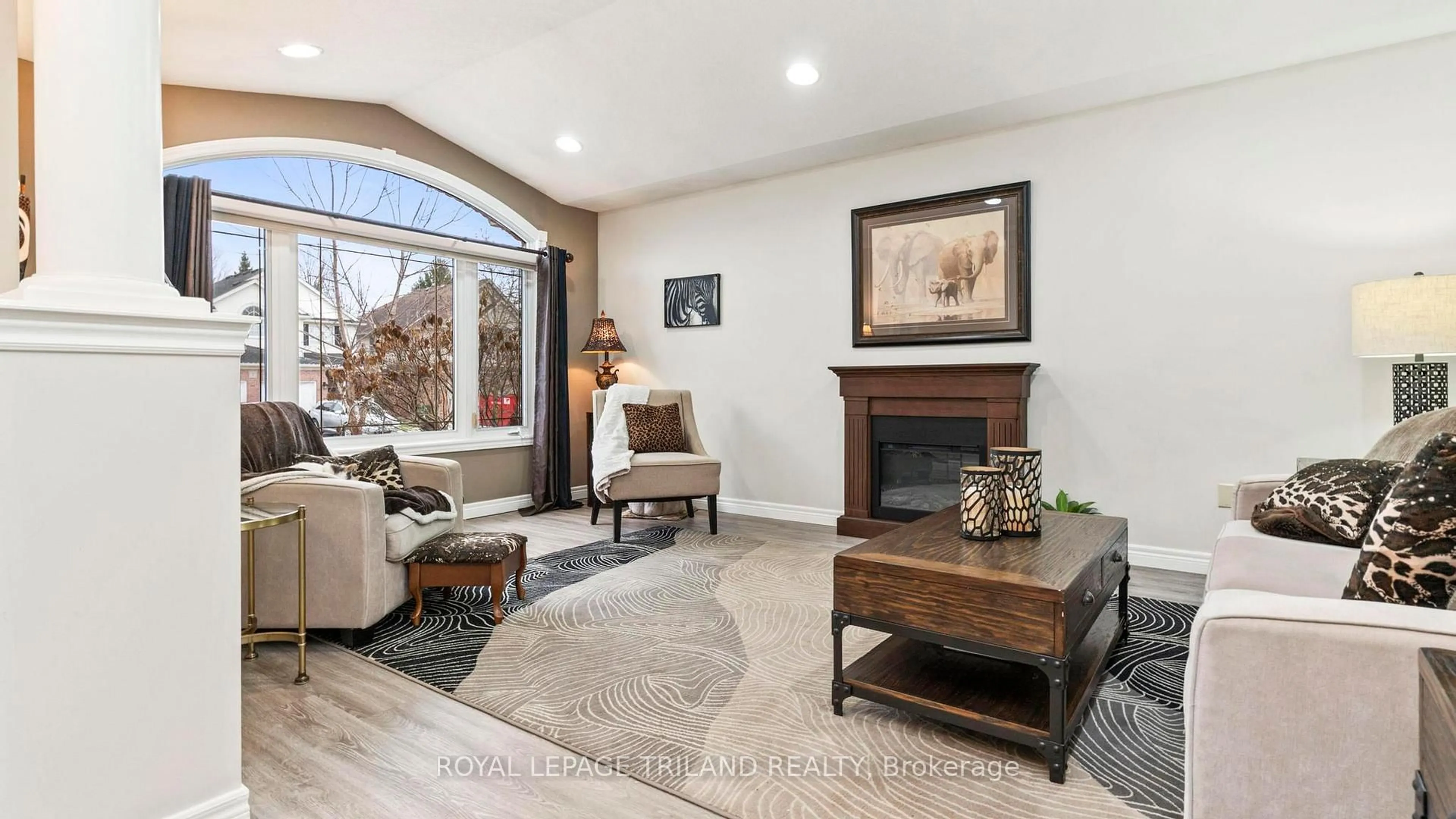 Living room with furniture, unknown for 10 WARBLER Hts, St. Thomas Ontario N5R 6J4