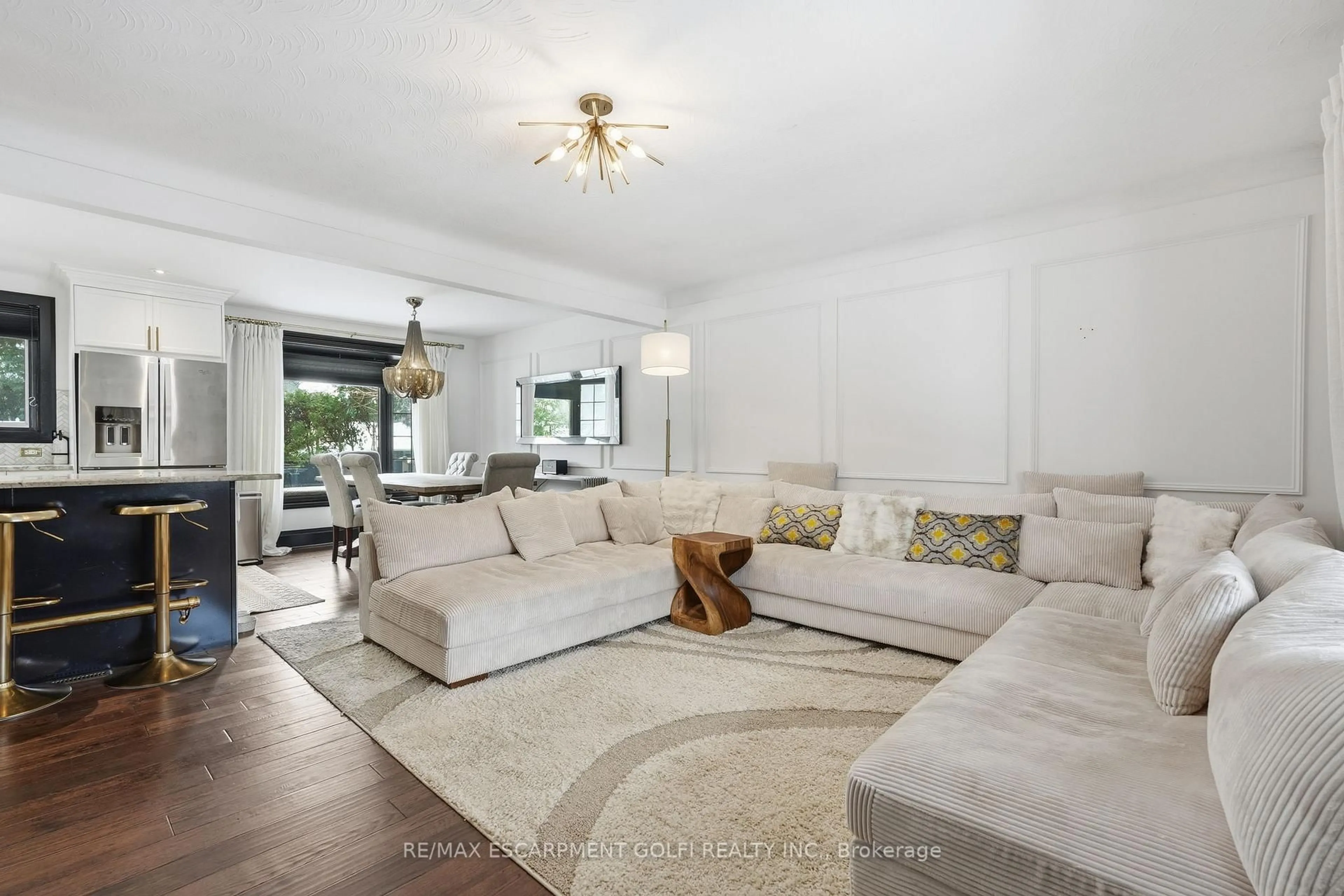 Living room with furniture, unknown for 13 Upper Canada Dr, Niagara-on-the-Lake Ontario L0S 1J0