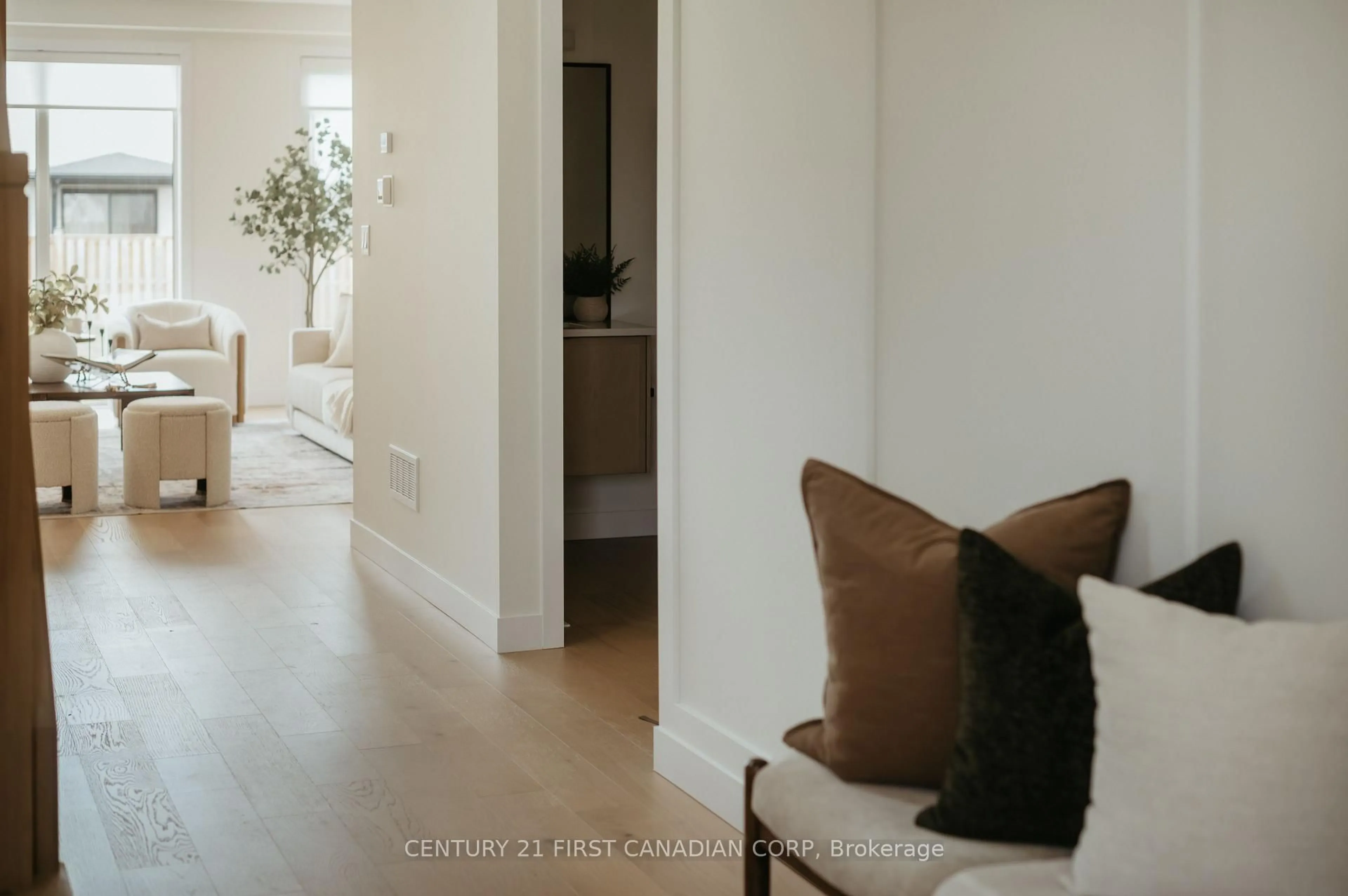 Indoor entryway for 1382 Shields Pl, London North Ontario N6G 0Z8