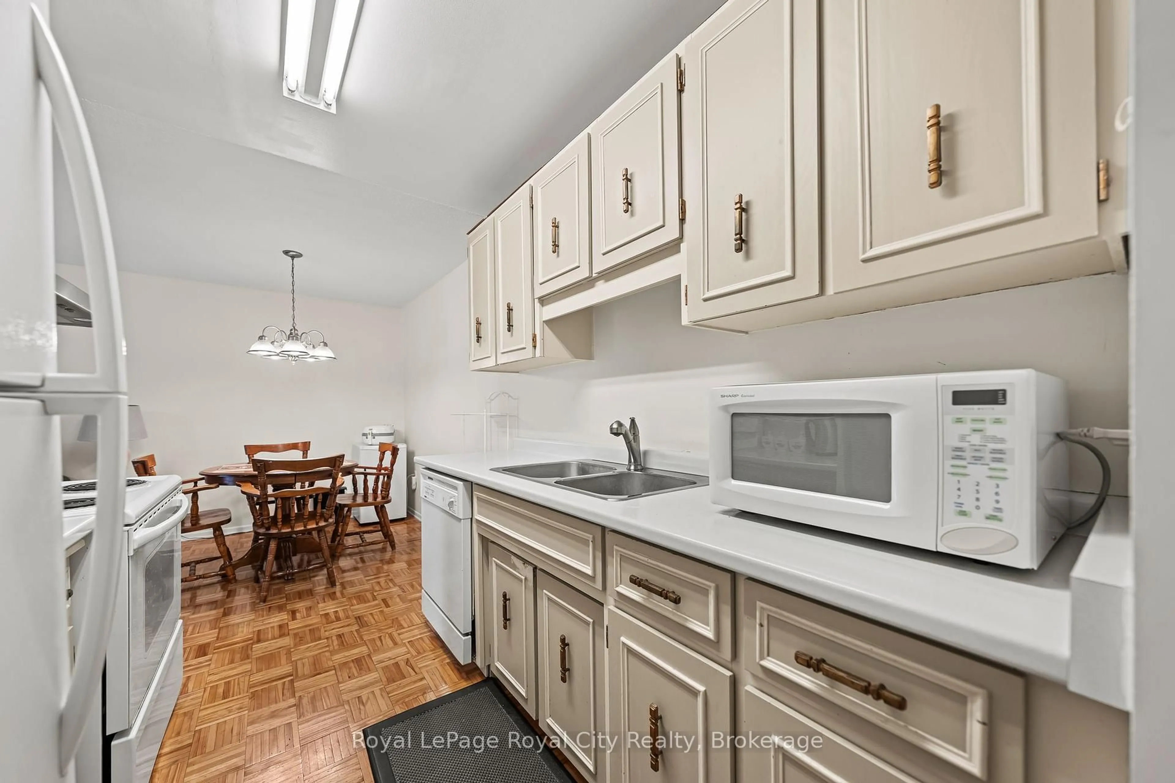 Standard kitchen, ceramic/tile floor for 234 Willow Rd #102, Guelph Ontario N1H 7C6