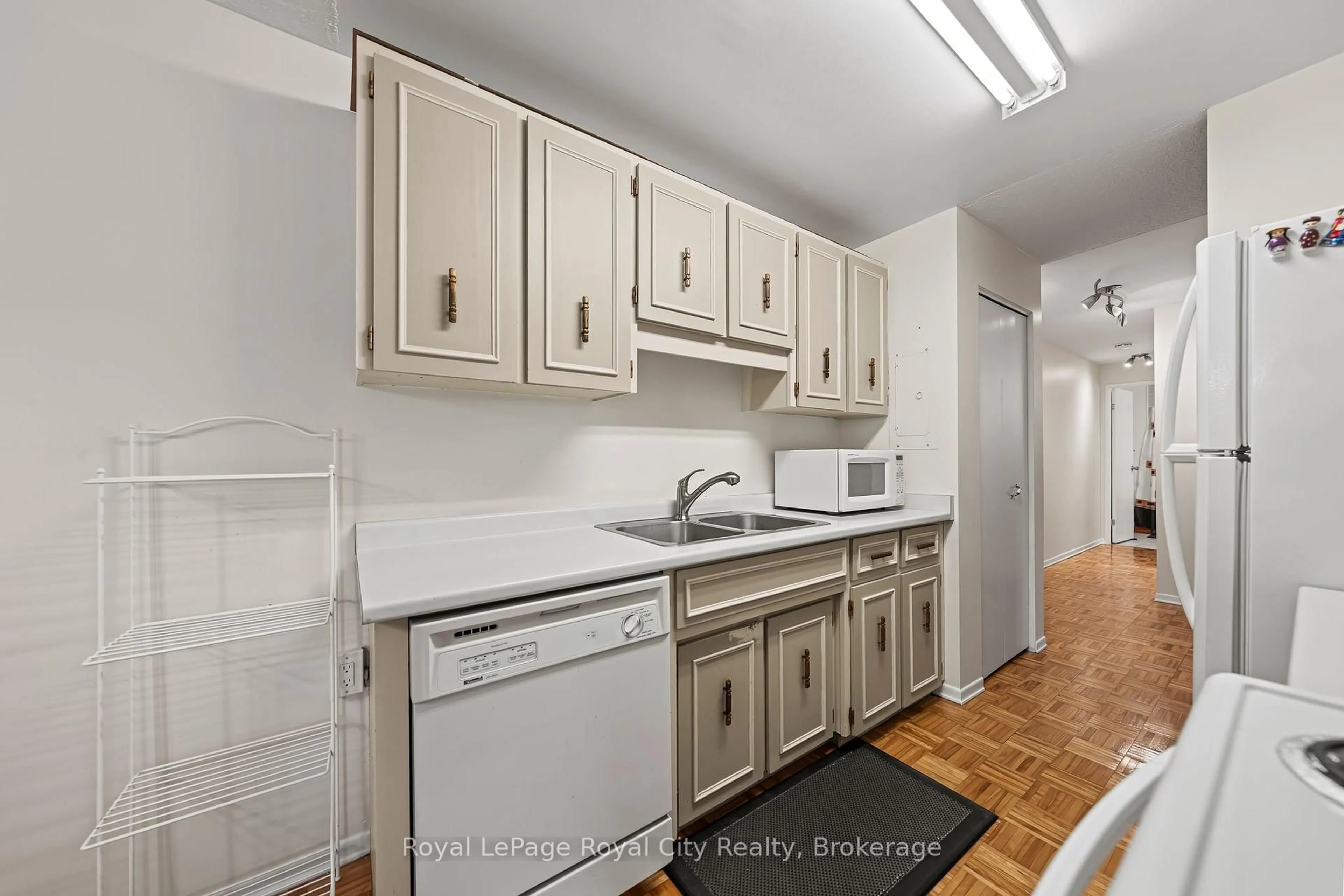 Standard kitchen, unknown for 234 Willow Rd #102, Guelph Ontario N1H 7C6