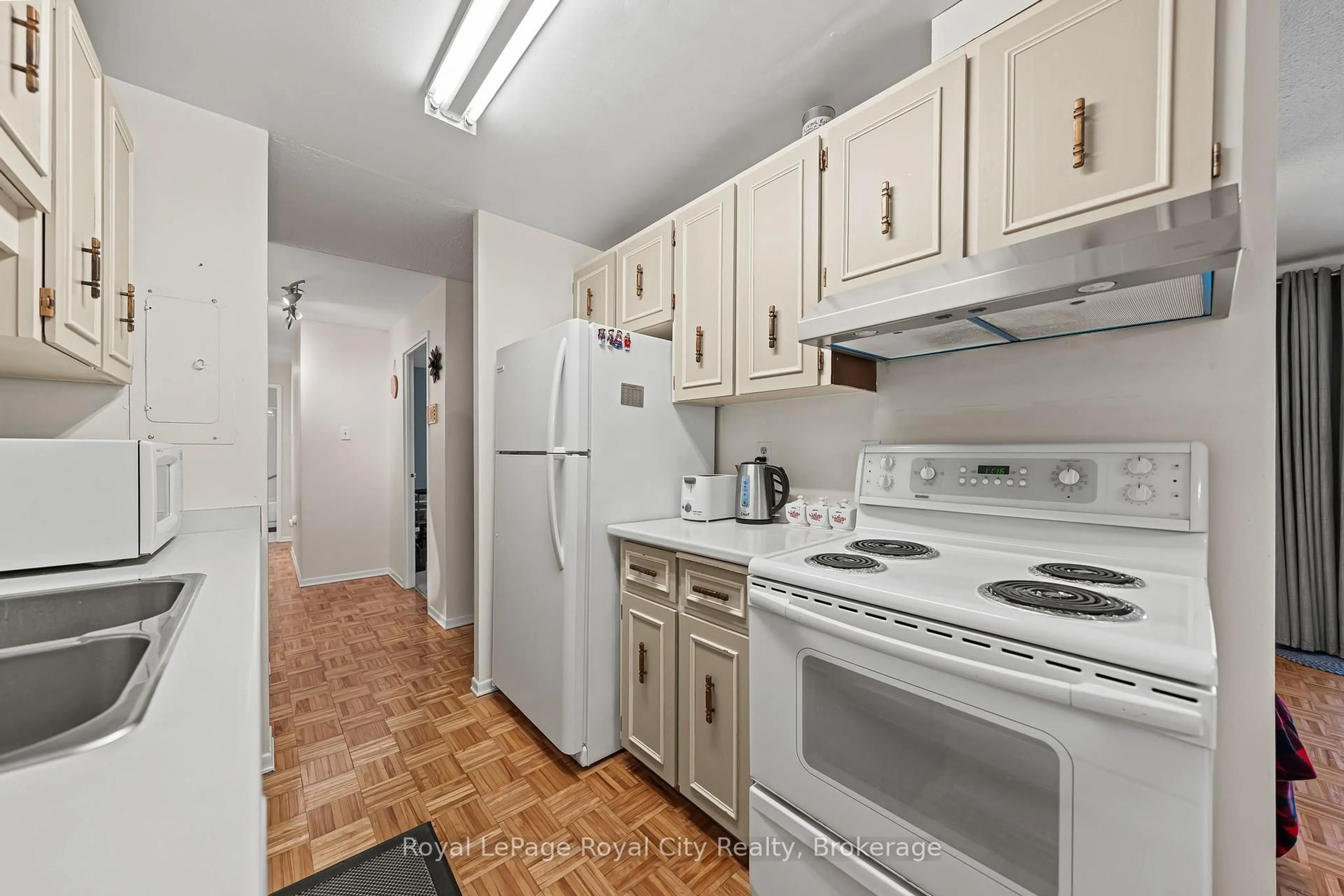 Standard kitchen, unknown for 234 Willow Rd #102, Guelph Ontario N1H 7C6