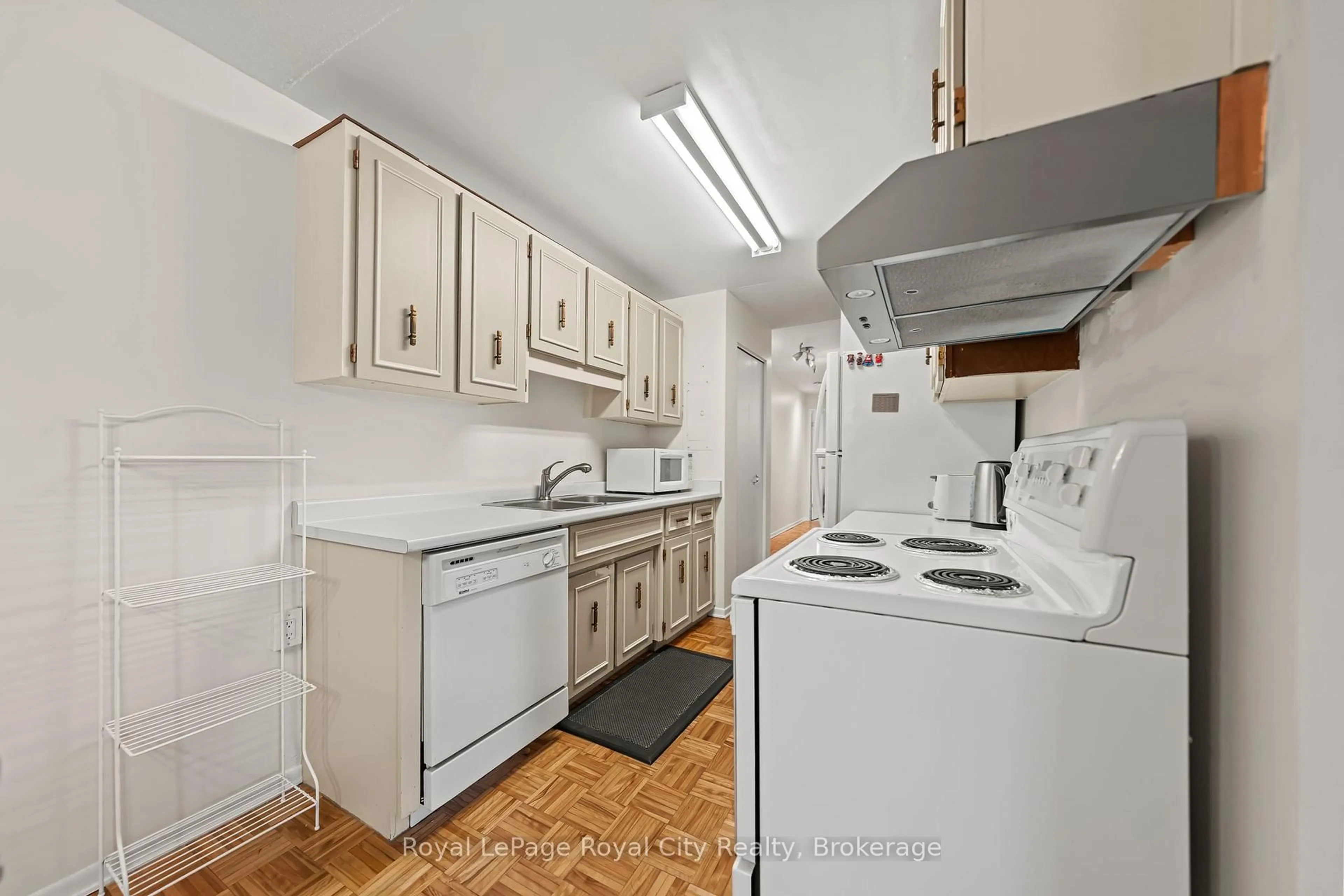 Standard kitchen, unknown for 234 Willow Rd #102, Guelph Ontario N1H 7C6