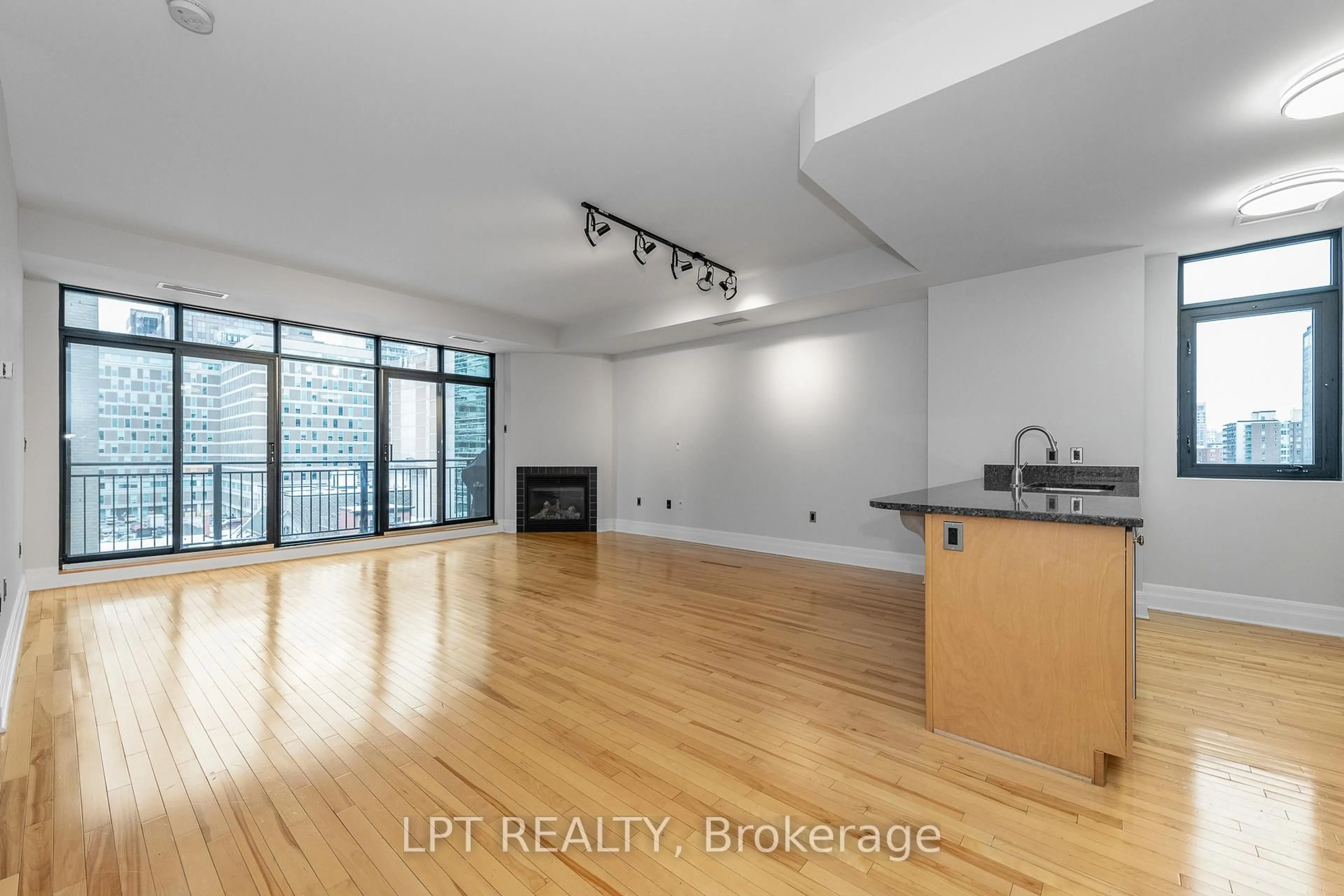 A pic of a room for 375 Lisgar St #606, Ottawa Ontario K2P 0E3