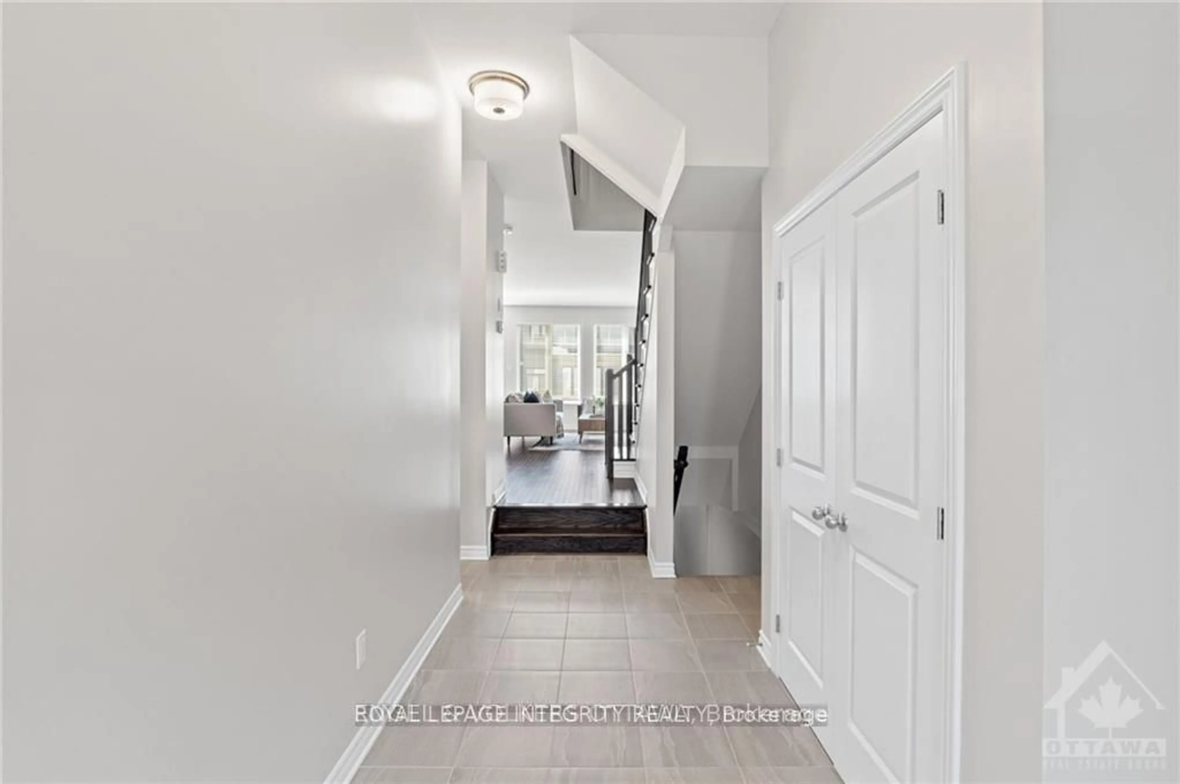 Indoor entryway for 165 Angelonia Cres, Ottawa Ontario K1T 0Y5