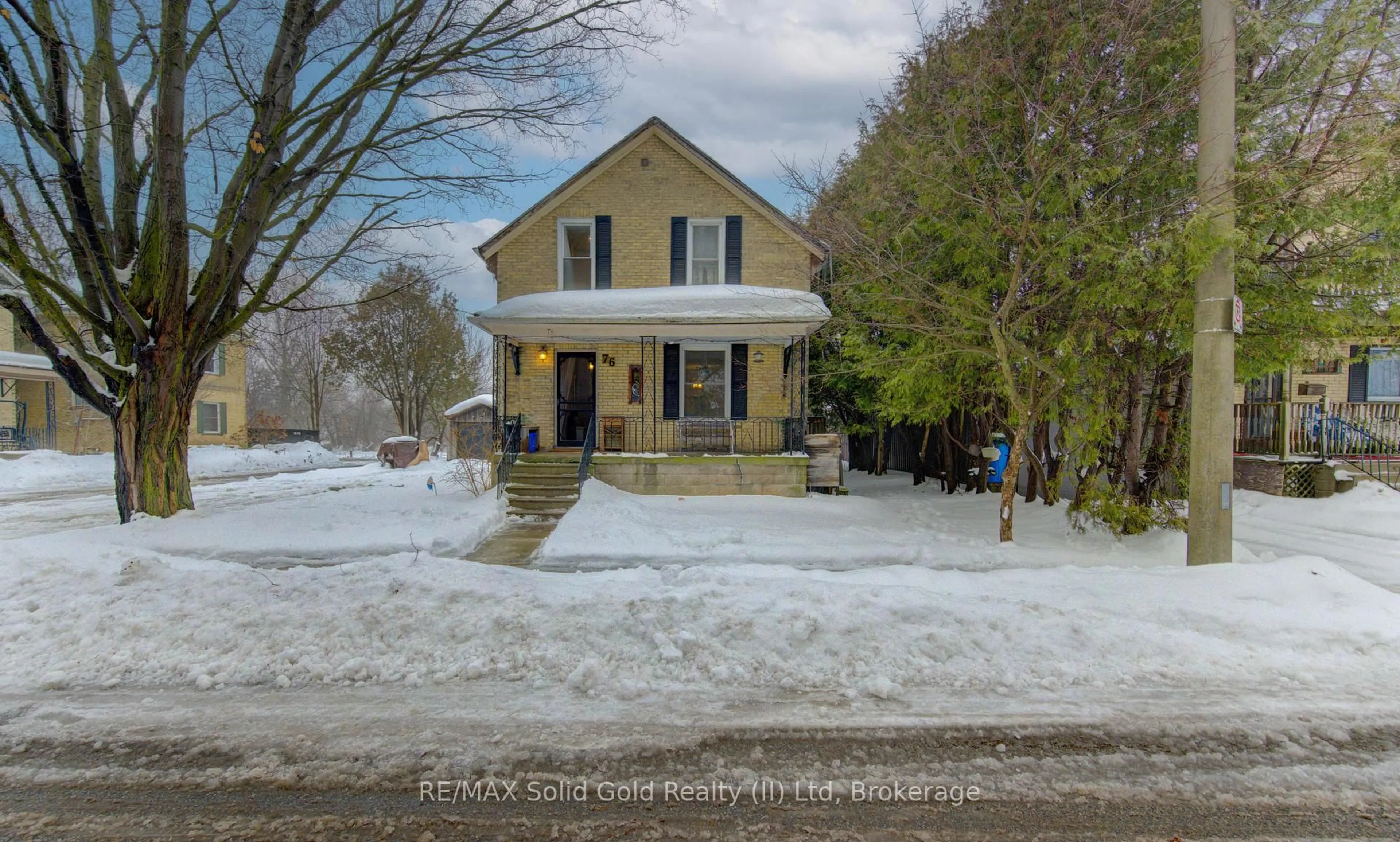 A pic from outside/outdoor area/front of a property/back of a property/a pic from drone, street for 76 Grace St, Wilmot Ontario N3A 1B6