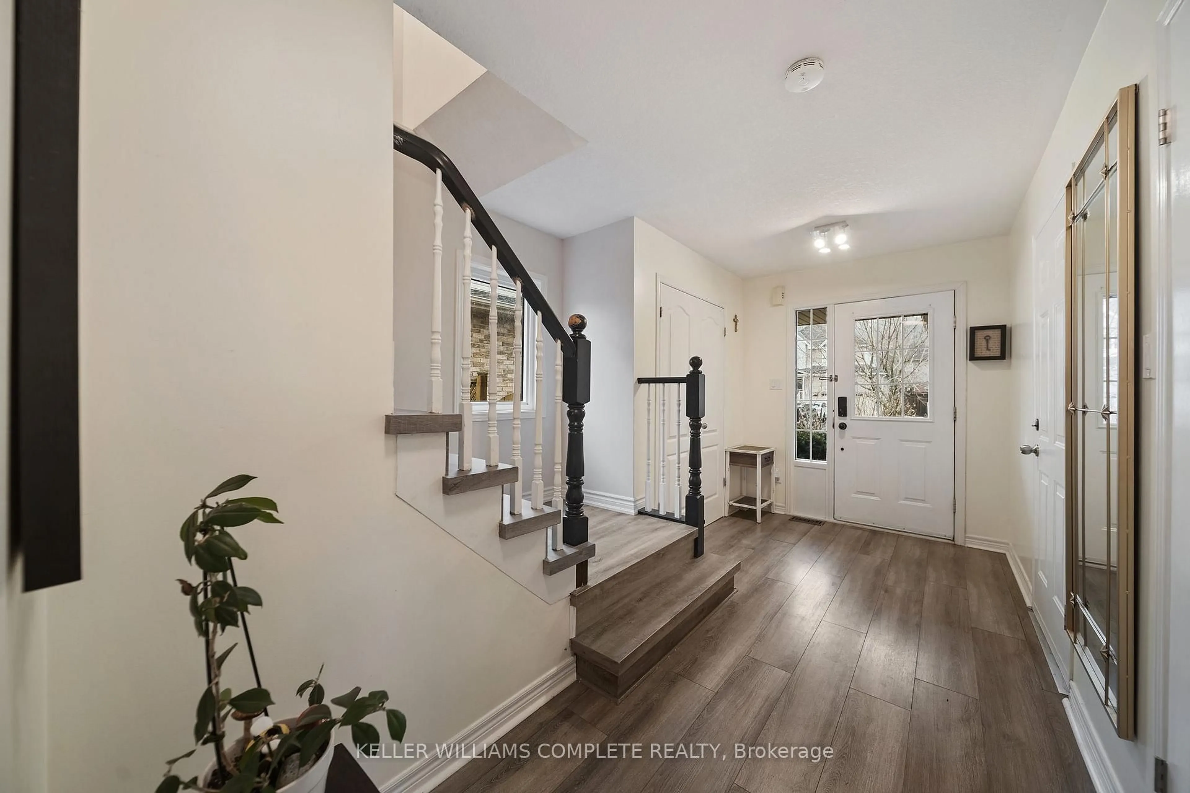 Indoor entryway for 83 Udell Way, Grimsby Ontario L3M 5K9