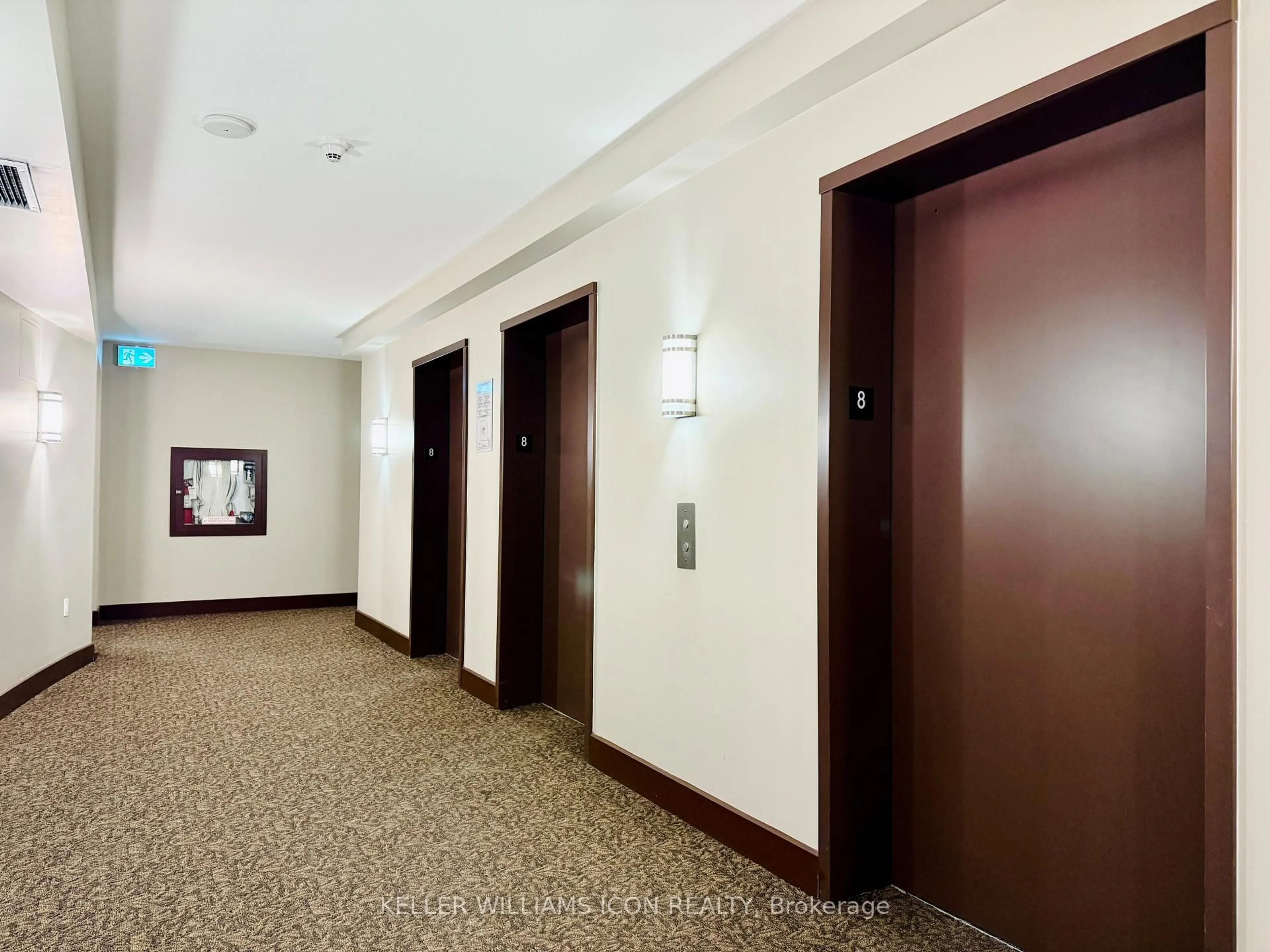 Indoor foyer for 90 Landry St #801, Ottawa Ontario K1L 0A9